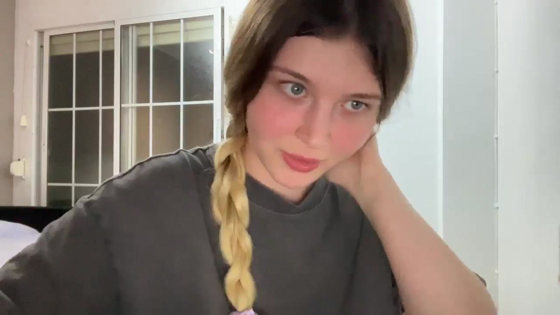 Gallery image thumbnail from BuckwheatLady's myfreecams stream on, 11/05/2025, 20:14 image 18 of 20