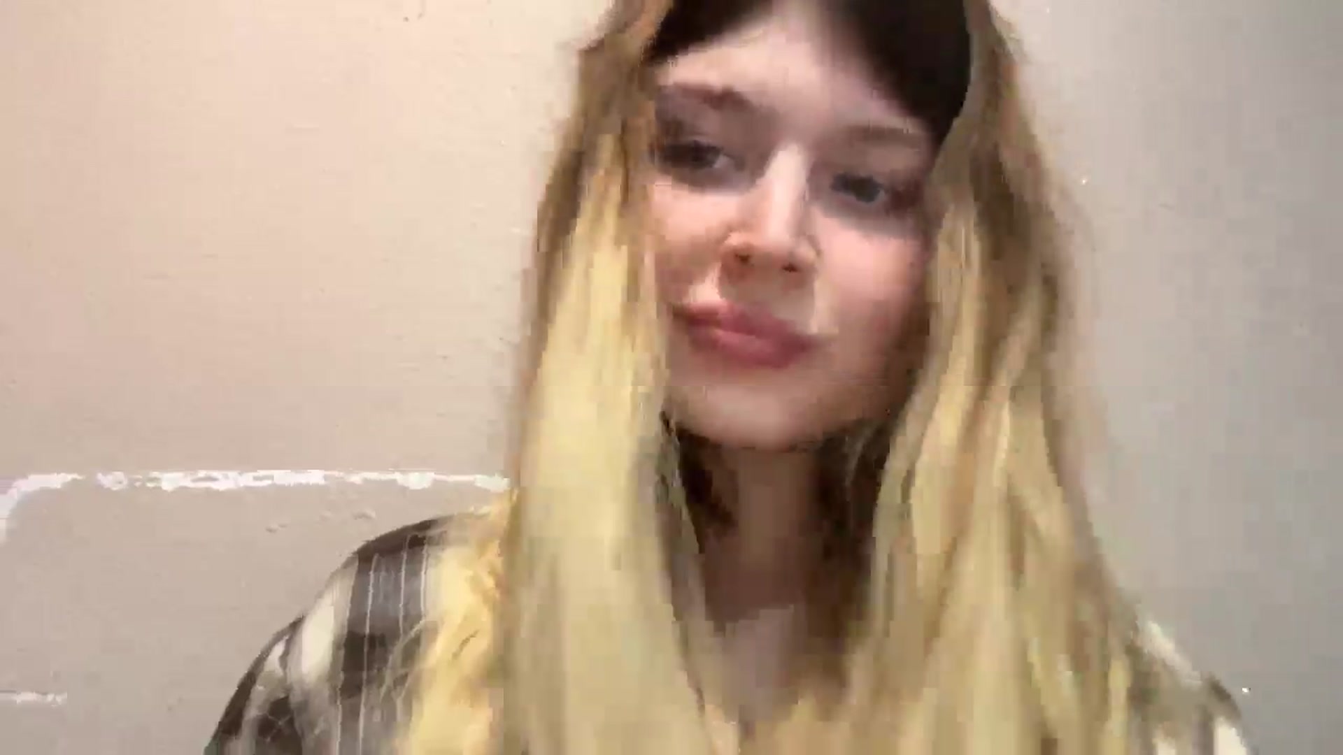 Gallery image thumbnail from BuckwheatLady's myfreecams stream on, 11/06/2025, 20:02 image 19 of 20