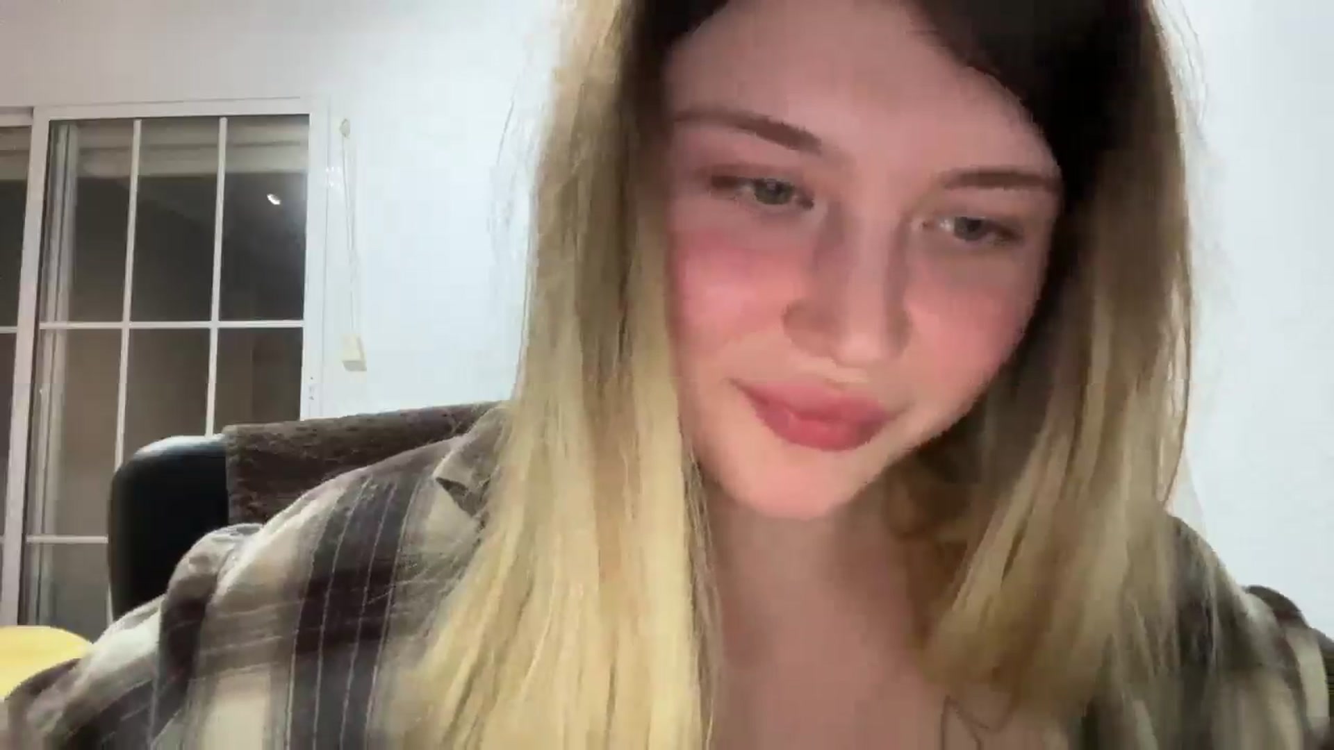 Gallery image thumbnail from BuckwheatLady's myfreecams stream on, 11/14/2025, 20:44 image 18 of 20