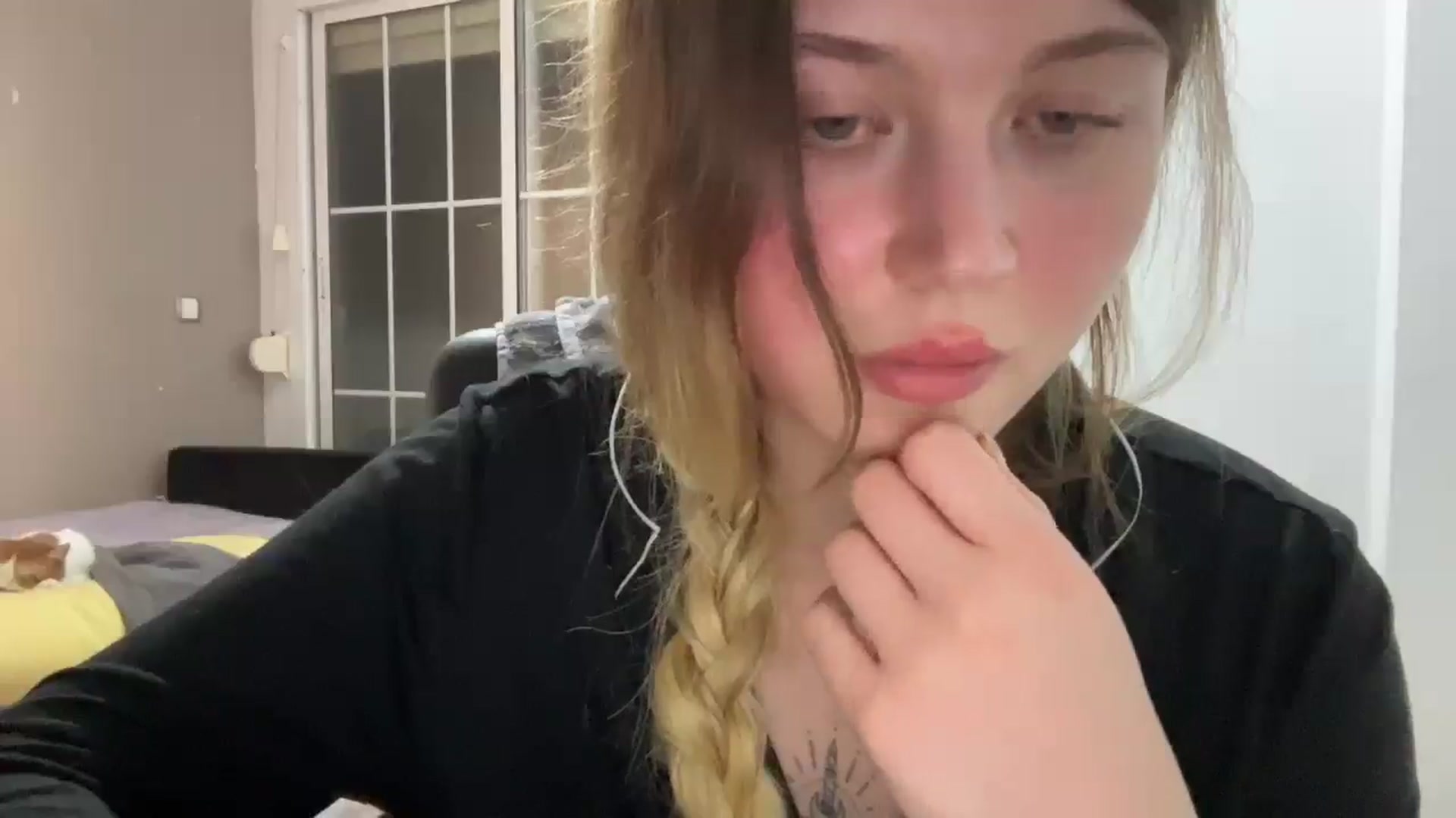 Gallery image thumbnail from BuckwheatLady's myfreecams stream on, 11/17/2025, 20:39 image 16 of 20