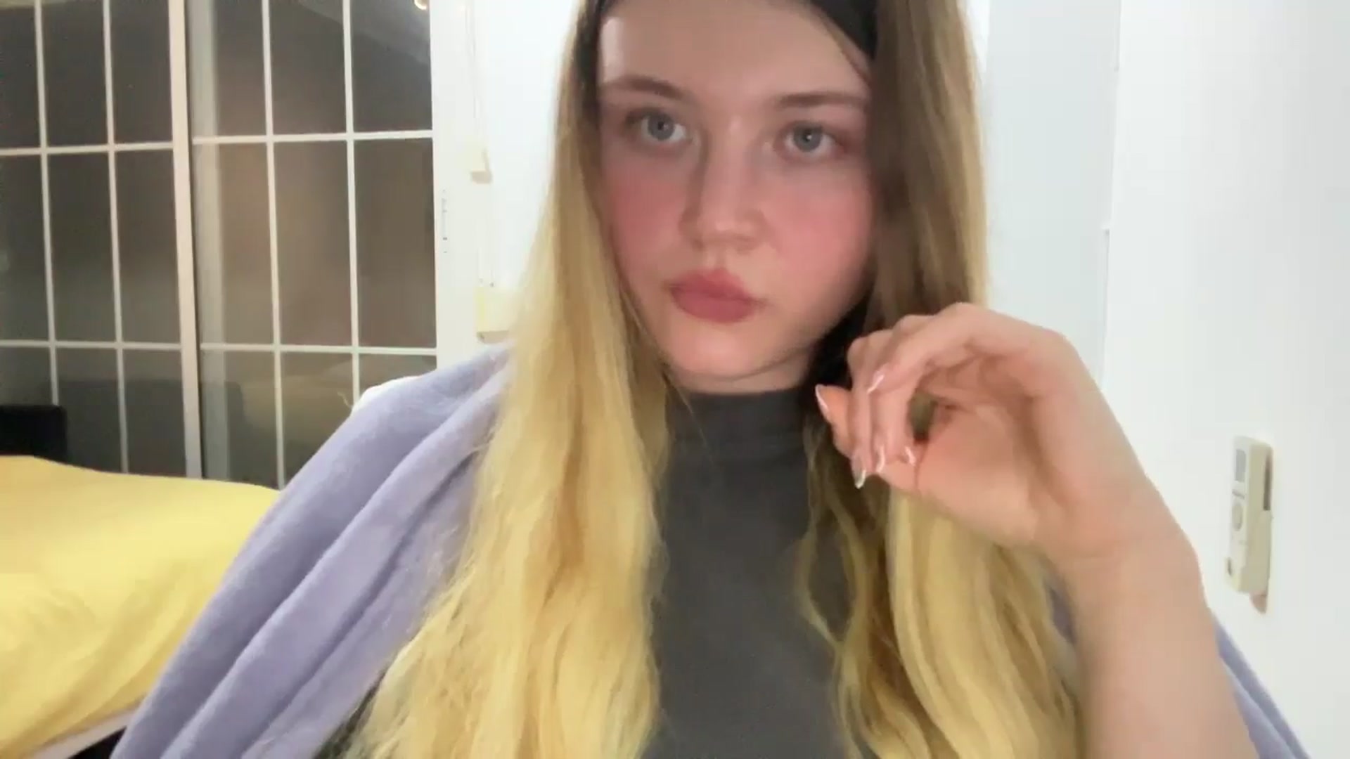 Gallery image thumbnail from BuckwheatLady's myfreecams stream on, 11/20/2025, 19:17 image 10 of 20