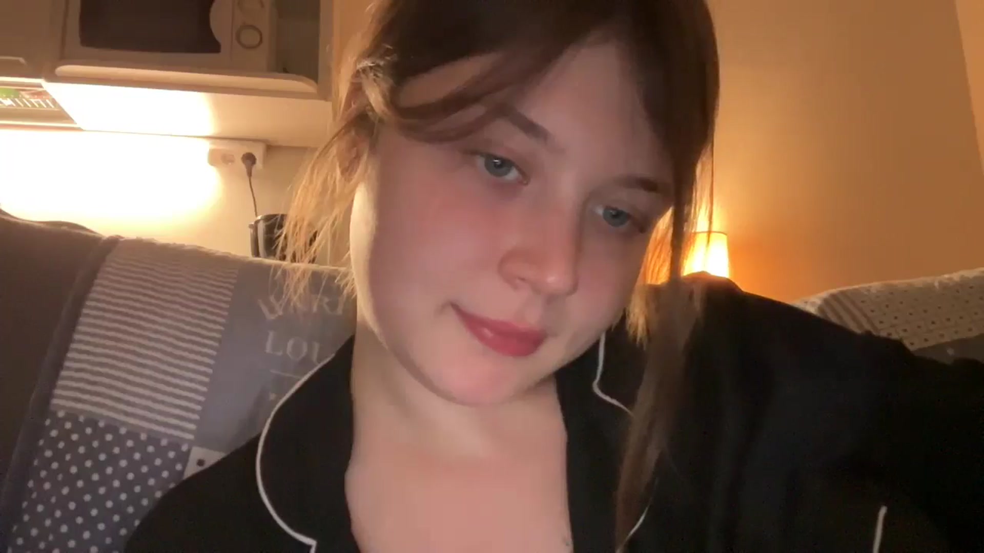 Gallery image thumbnail from BuckwheatLady's myfreecams stream on, 12/04/2025, 17:29 image 18 of 20