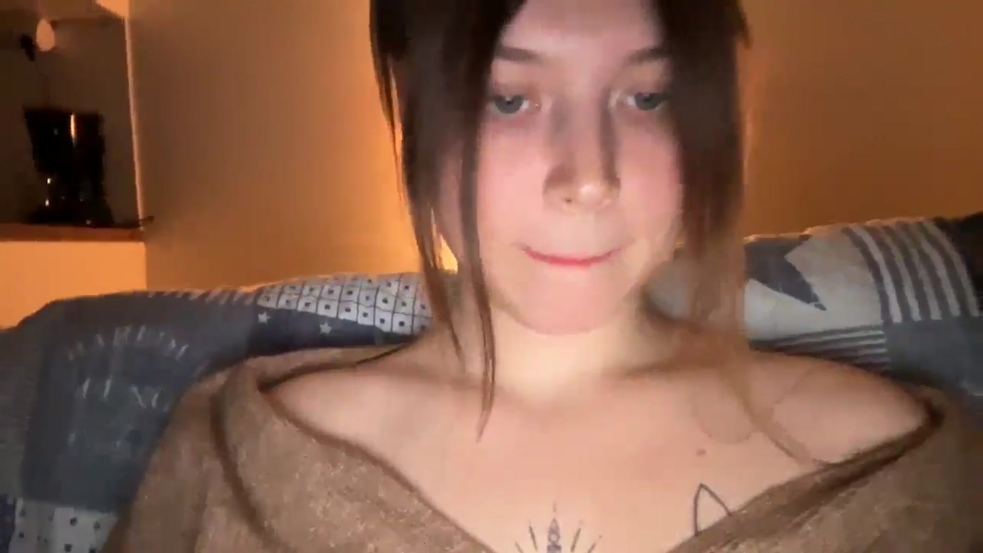 Gallery image thumbnail from BuckwheatLady's myfreecams stream on, 12/17/2025, 18:05 image 14 of 20