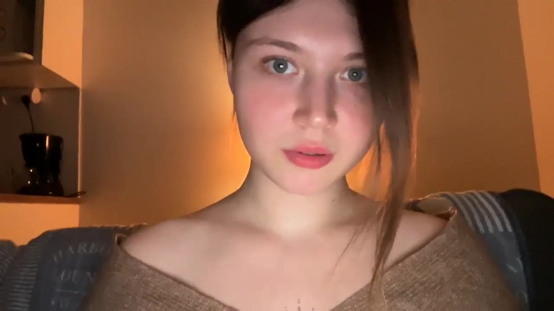 Gallery image thumbnail from BuckwheatLady's myfreecams stream on, 12/17/2025, 18:05 image 3 of 20