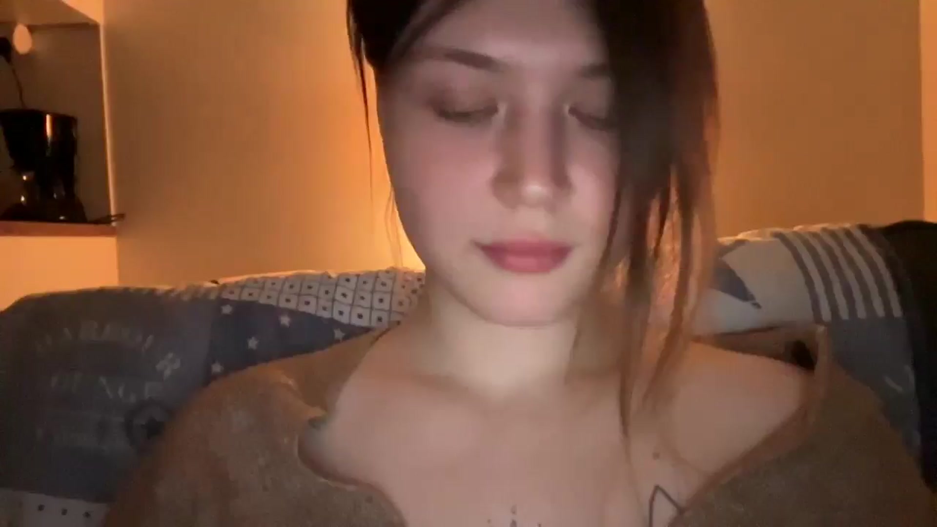 Gallery image thumbnail from BuckwheatLady's myfreecams stream on, 12/17/2025, 18:05 image 10 of 20