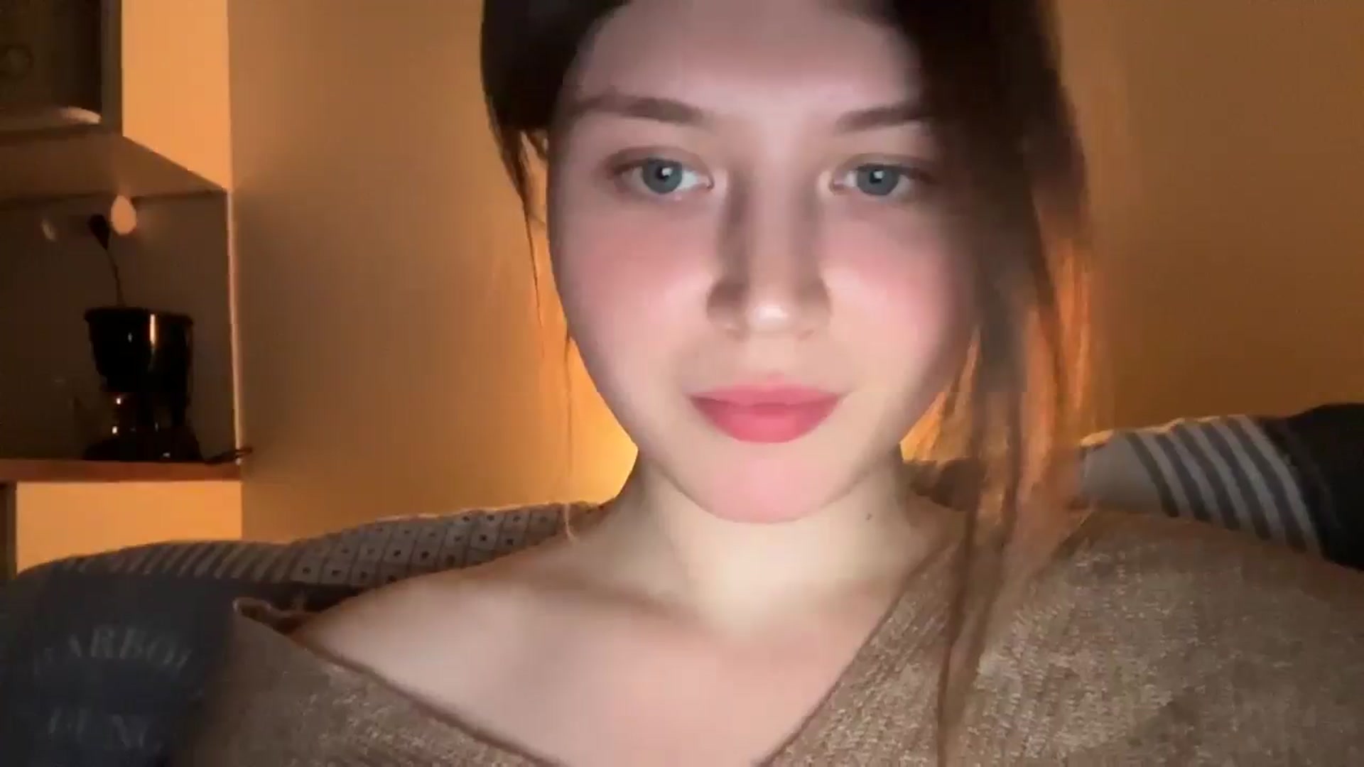 Gallery image thumbnail from BuckwheatLady's myfreecams stream on, 12/17/2025, 18:41 image 6 of 20