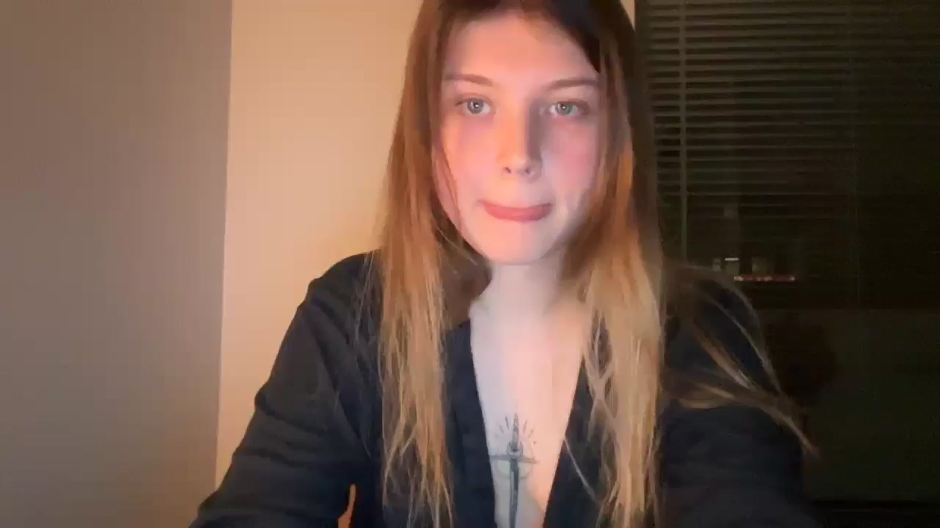 Gallery image thumbnail from BuckwheatLady's myfreecams stream on, 12/18/2025, 16:38 image 4 of 20