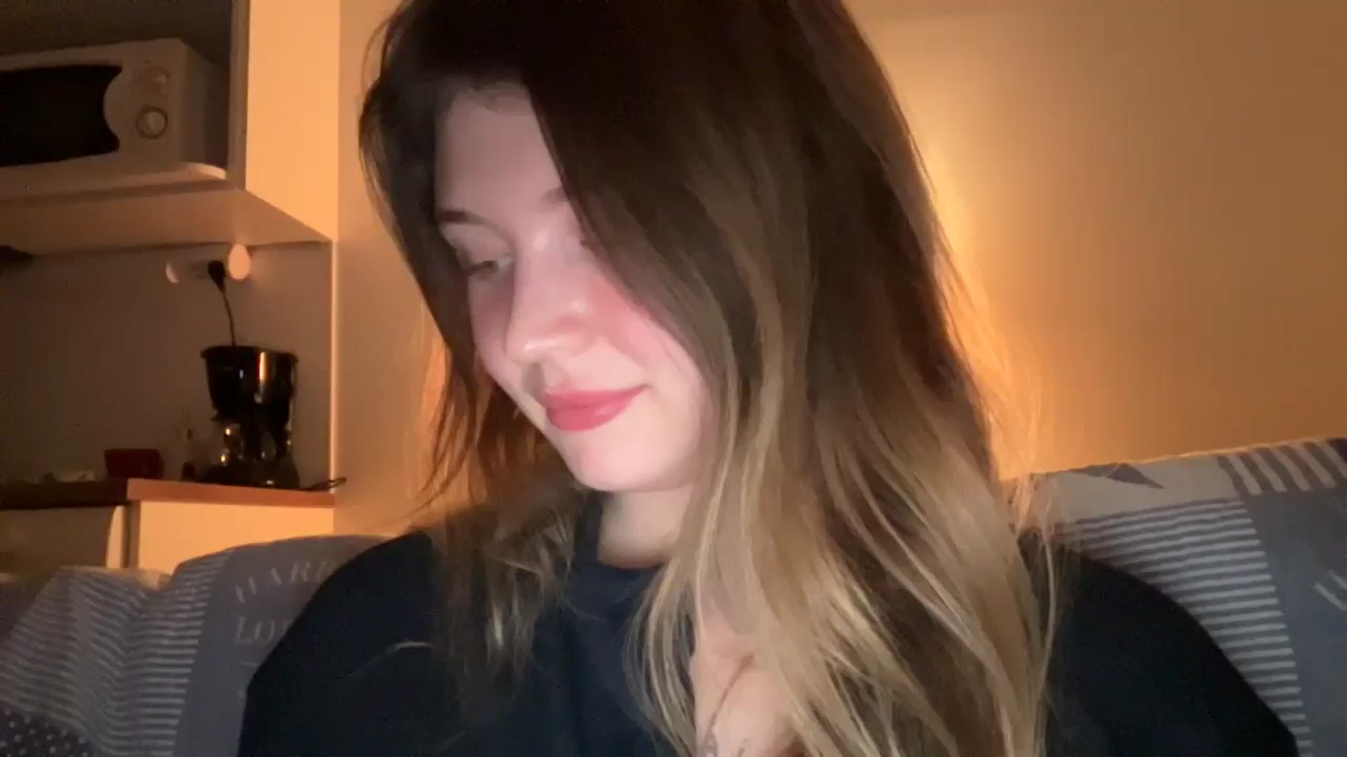 Gallery image thumbnail from BuckwheatLady's myfreecams stream on, 12/18/2025, 16:57 image 12 of 20