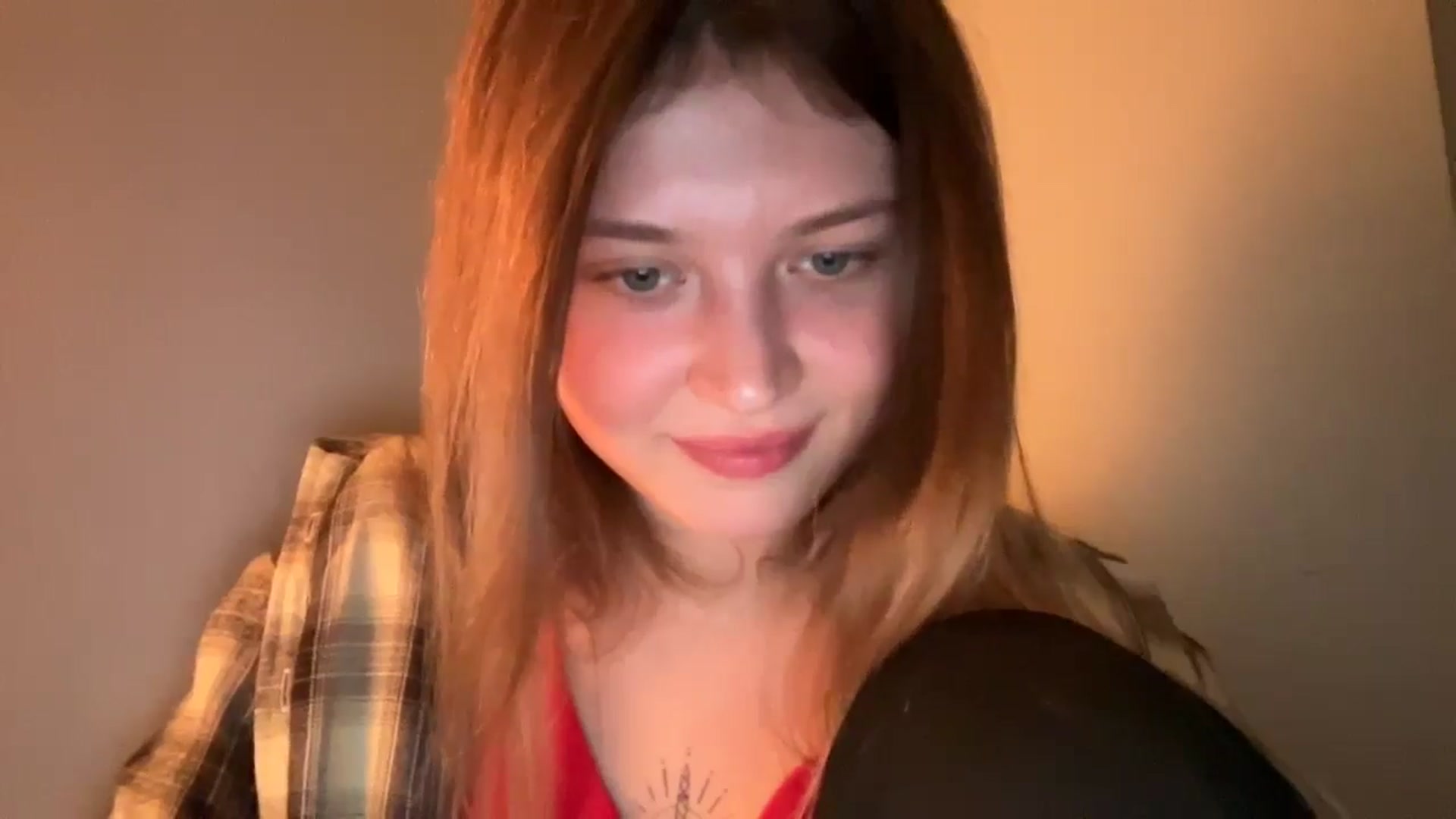 Gallery image thumbnail from BuckwheatLady's myfreecams stream on, 12/21/2025, 21:09 image 14 of 20