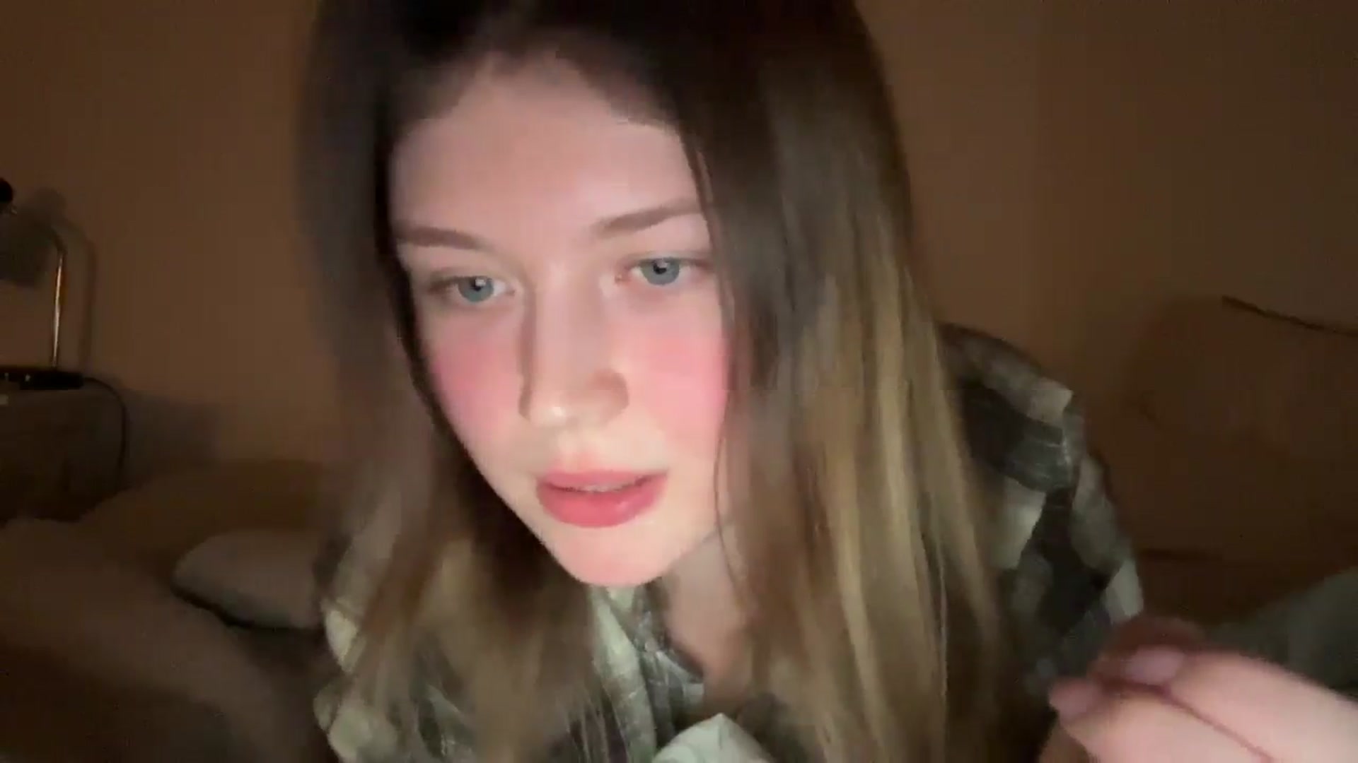Gallery image thumbnail from BuckwheatLady's myfreecams stream on, 12/22/2025, 20:59 image 17 of 20