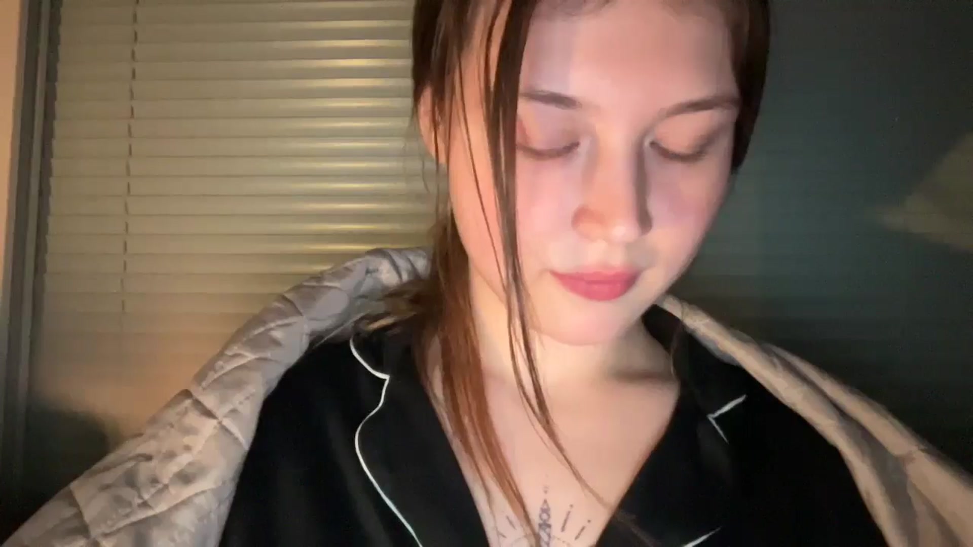 Gallery image thumbnail from BuckwheatLady's myfreecams stream on, 01/04/2026, 19:01 image 4 of 20