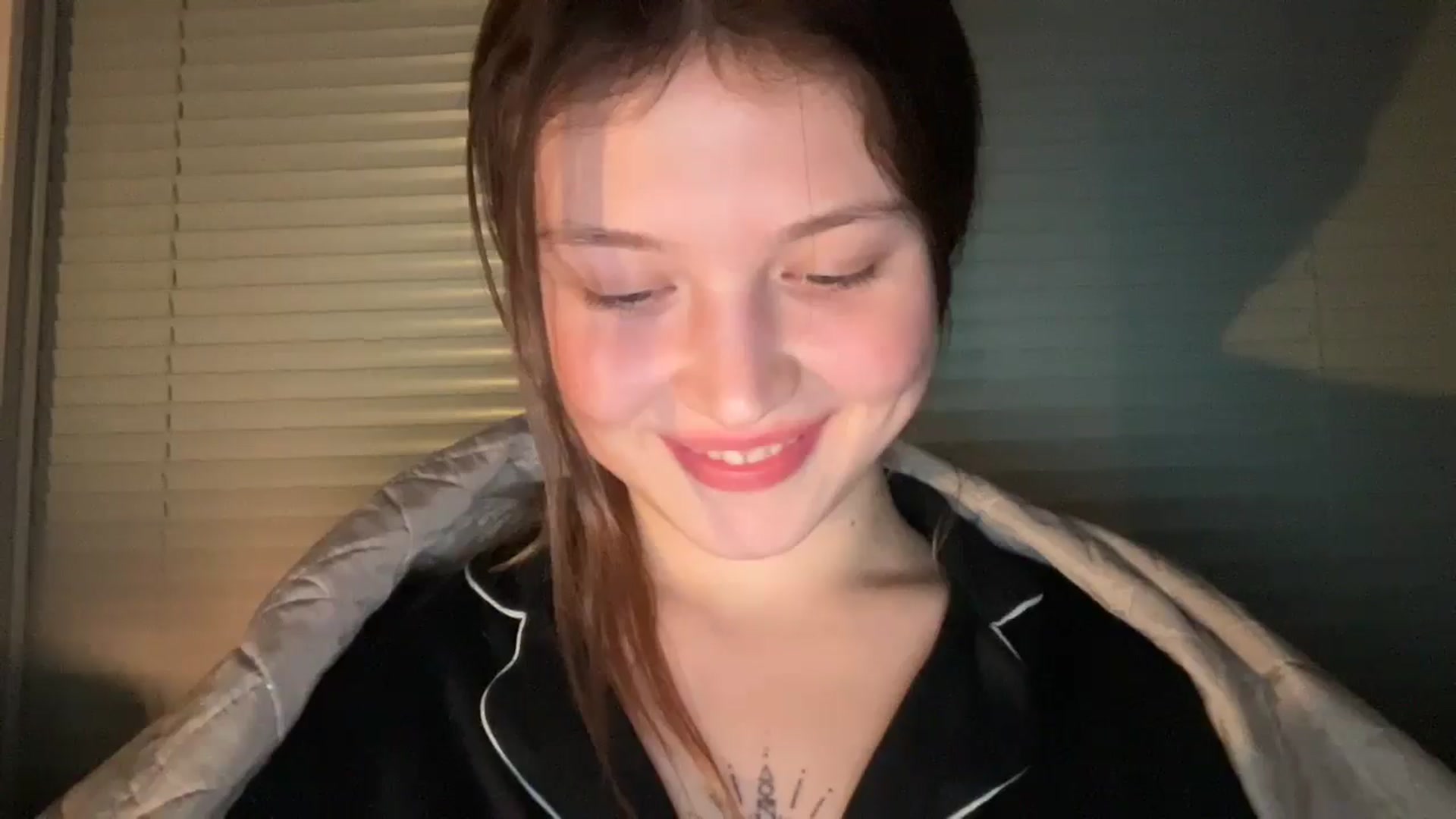 Gallery image thumbnail from BuckwheatLady's myfreecams stream on, 01/04/2026, 19:01 image 6 of 20