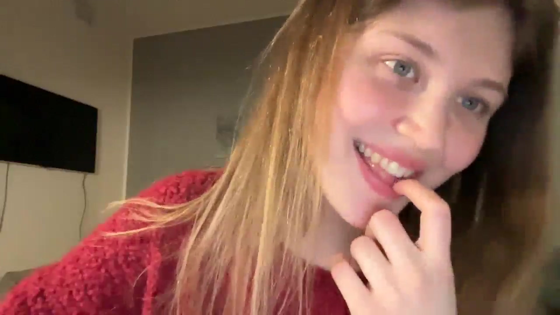 Gallery image thumbnail from BuckwheatLady's myfreecams stream on, 01/05/2026, 20:56 image 7 of 20