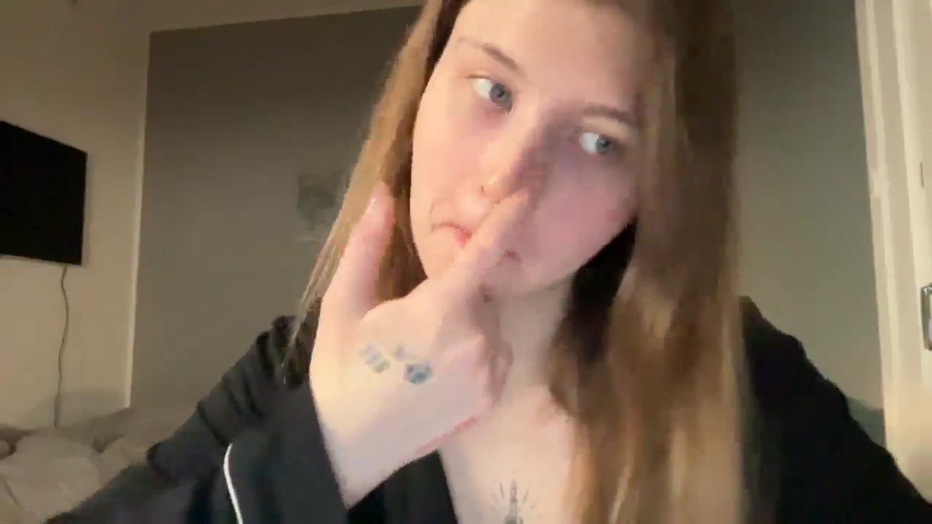 Gallery image thumbnail from BuckwheatLady's myfreecams stream on, 01/10/2026, 18:15 image 10 of 20