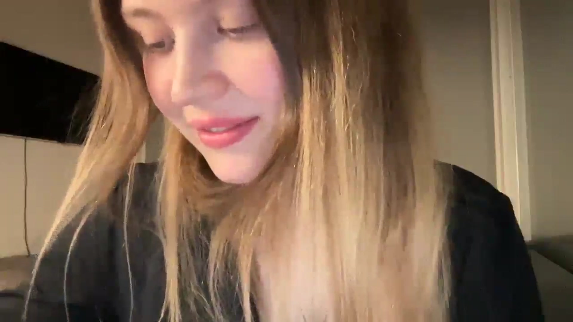 Gallery image thumbnail from BuckwheatLady's myfreecams stream on, 01/12/2026, 19:32 image 19 of 20