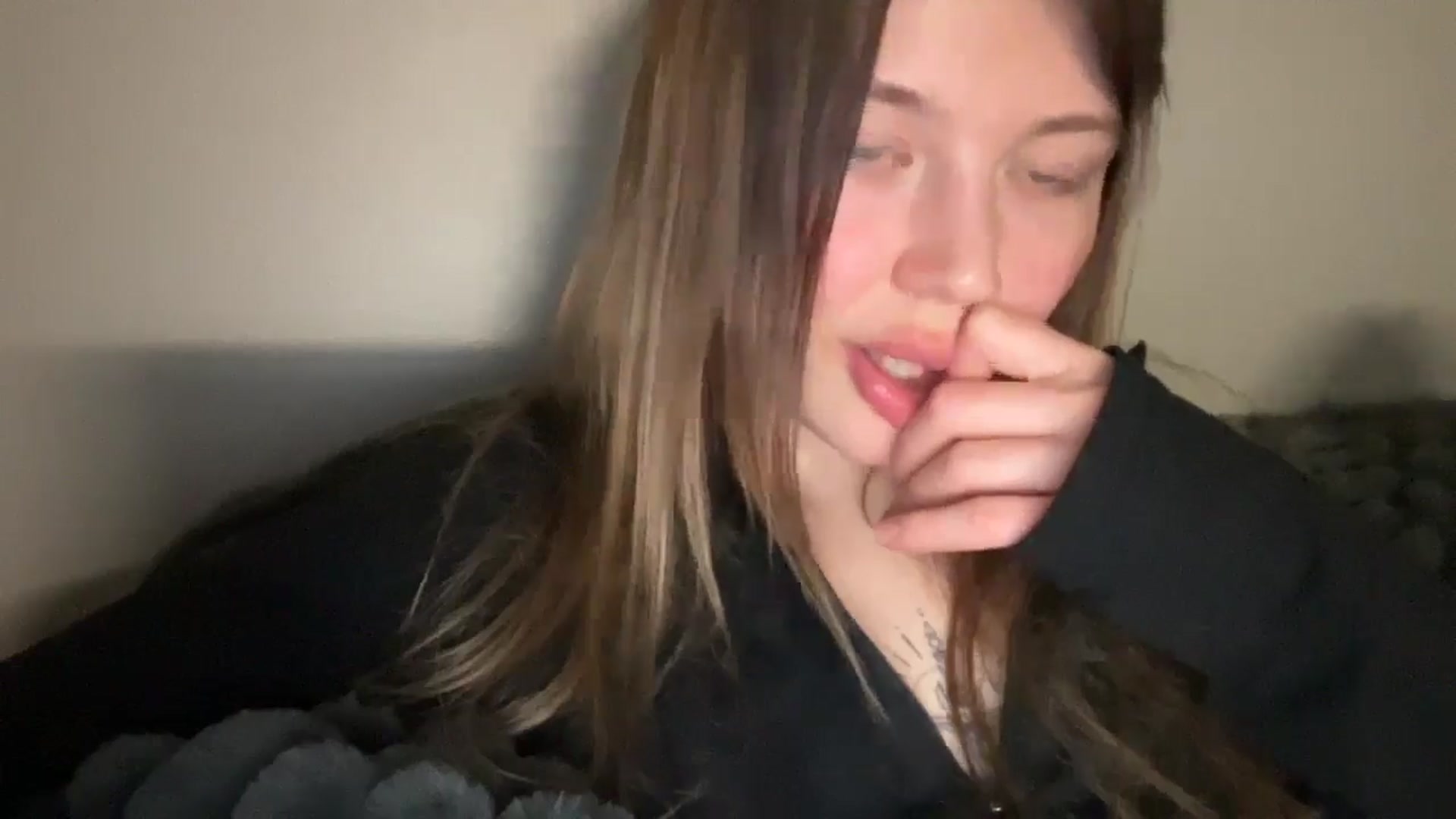 Gallery image thumbnail from BuckwheatLady's myfreecams stream on, 02/15/2026, 19:37 image 19 of 20