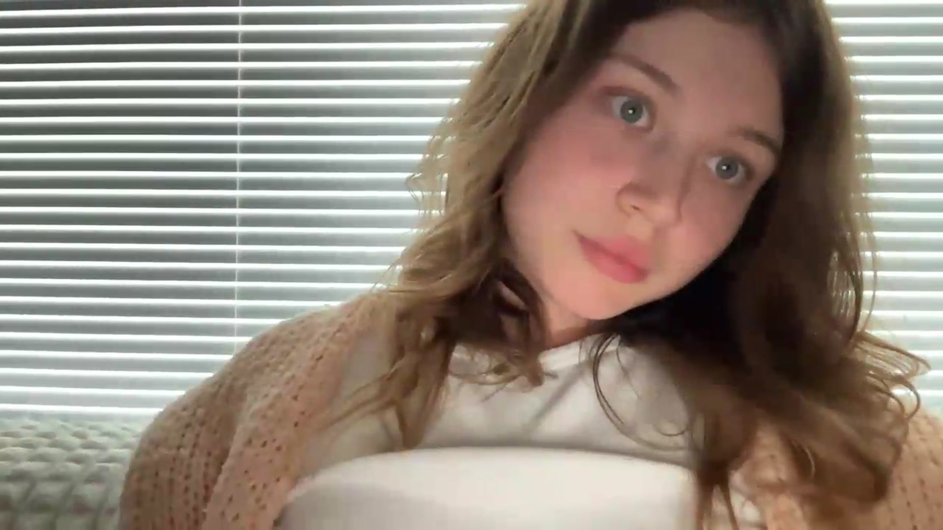 Gallery image thumbnail from BuckwheatLady's myfreecams stream on, 08/29/2026, 11:55 image 13 of 20