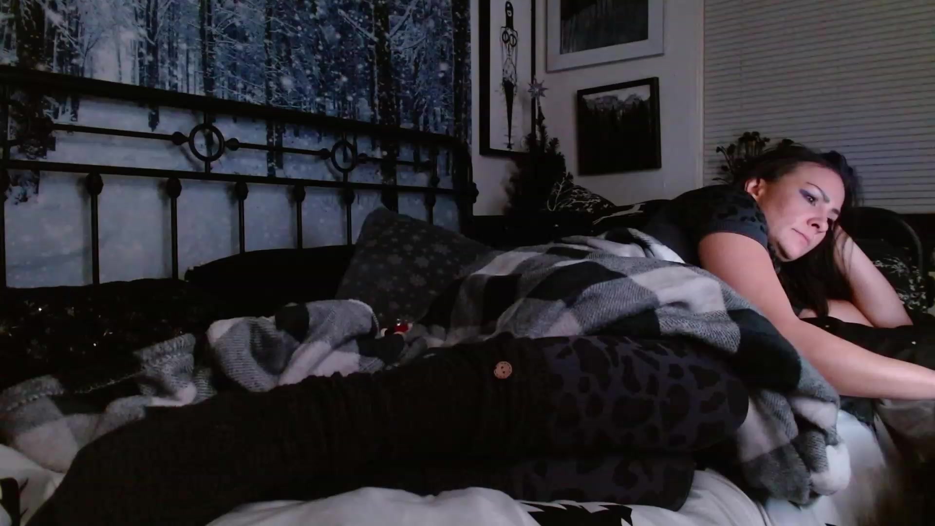 Gallery image thumbnail from BuffySuccubus's myfreecams stream on, 12/01/2022, 10:44 image 9 of 20