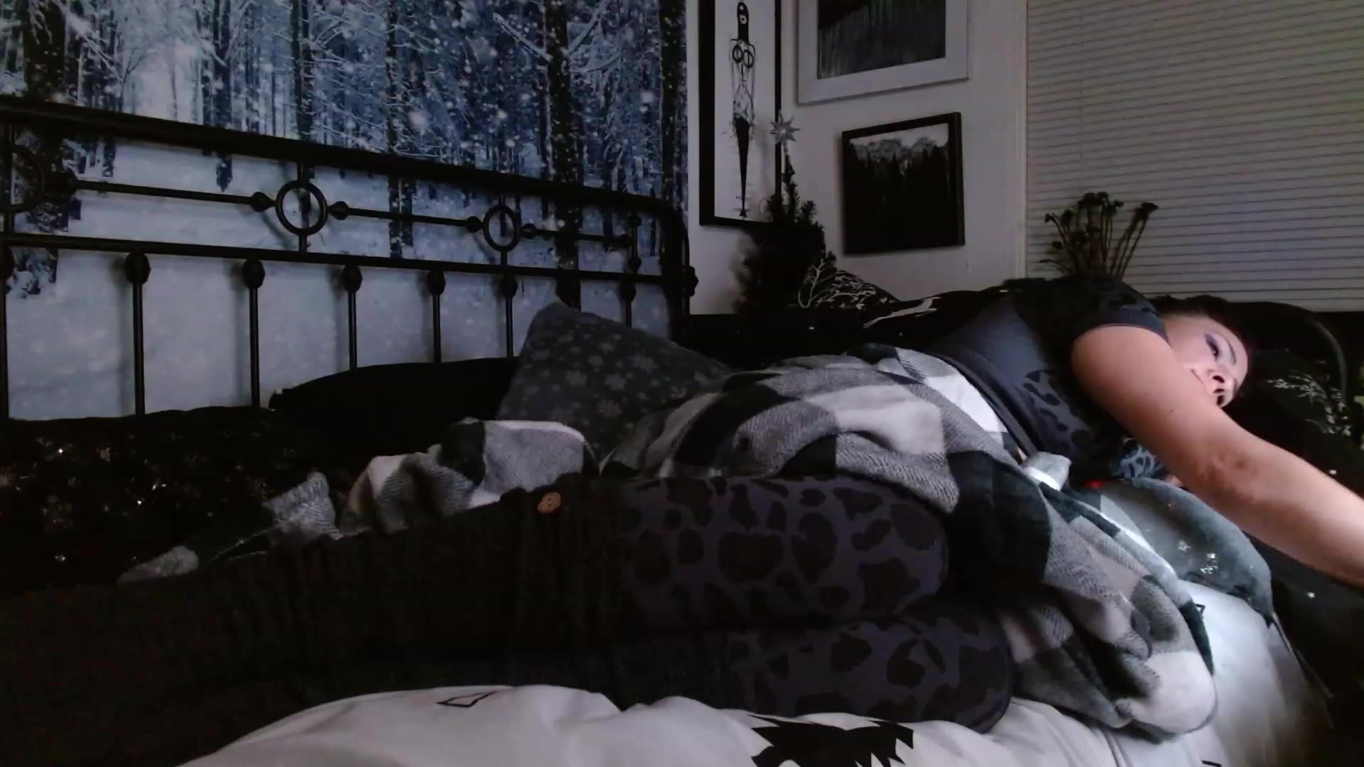 Gallery image thumbnail from BuffySuccubus's myfreecams stream on, 12/01/2022, 10:44 image 12 of 20