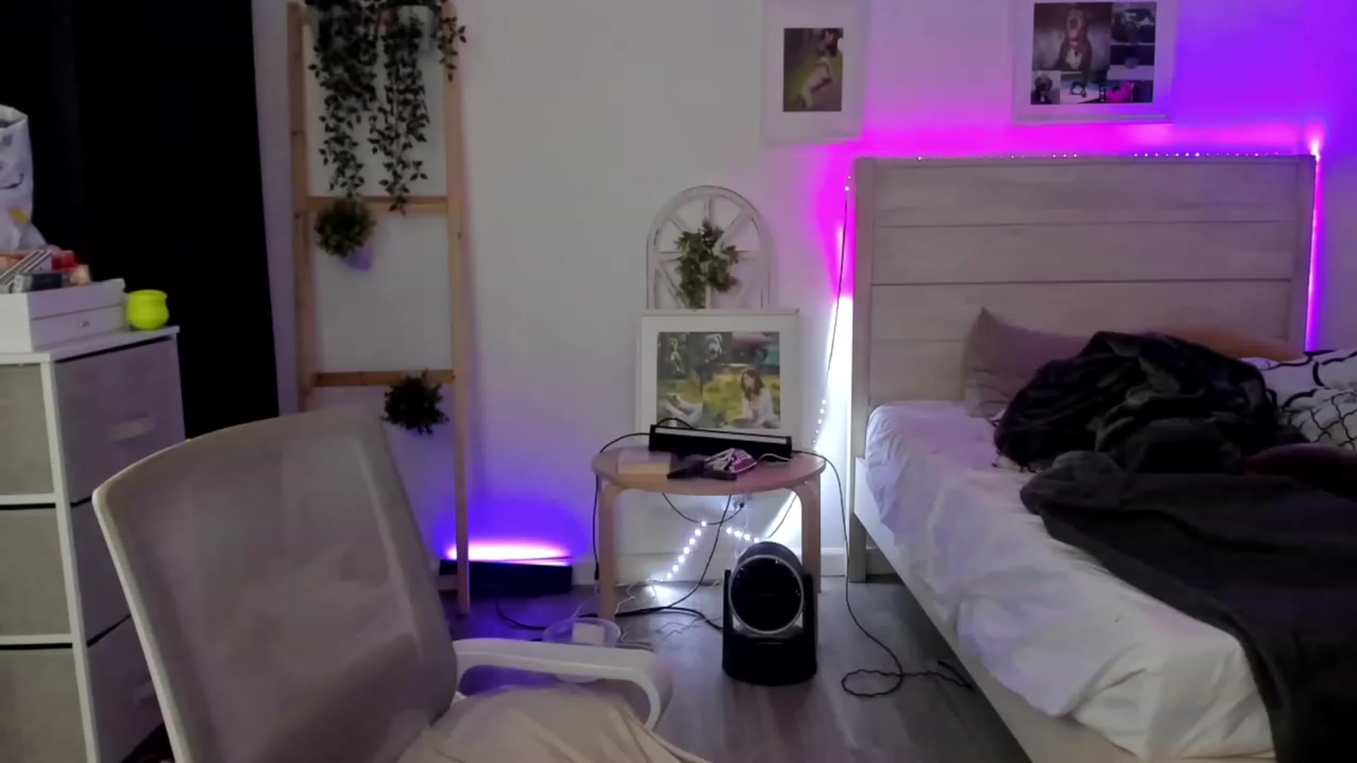 Gallery image thumbnail from Bunni_'s myfreecams stream on, 11/18/2022, 08:00 image 2 of 20