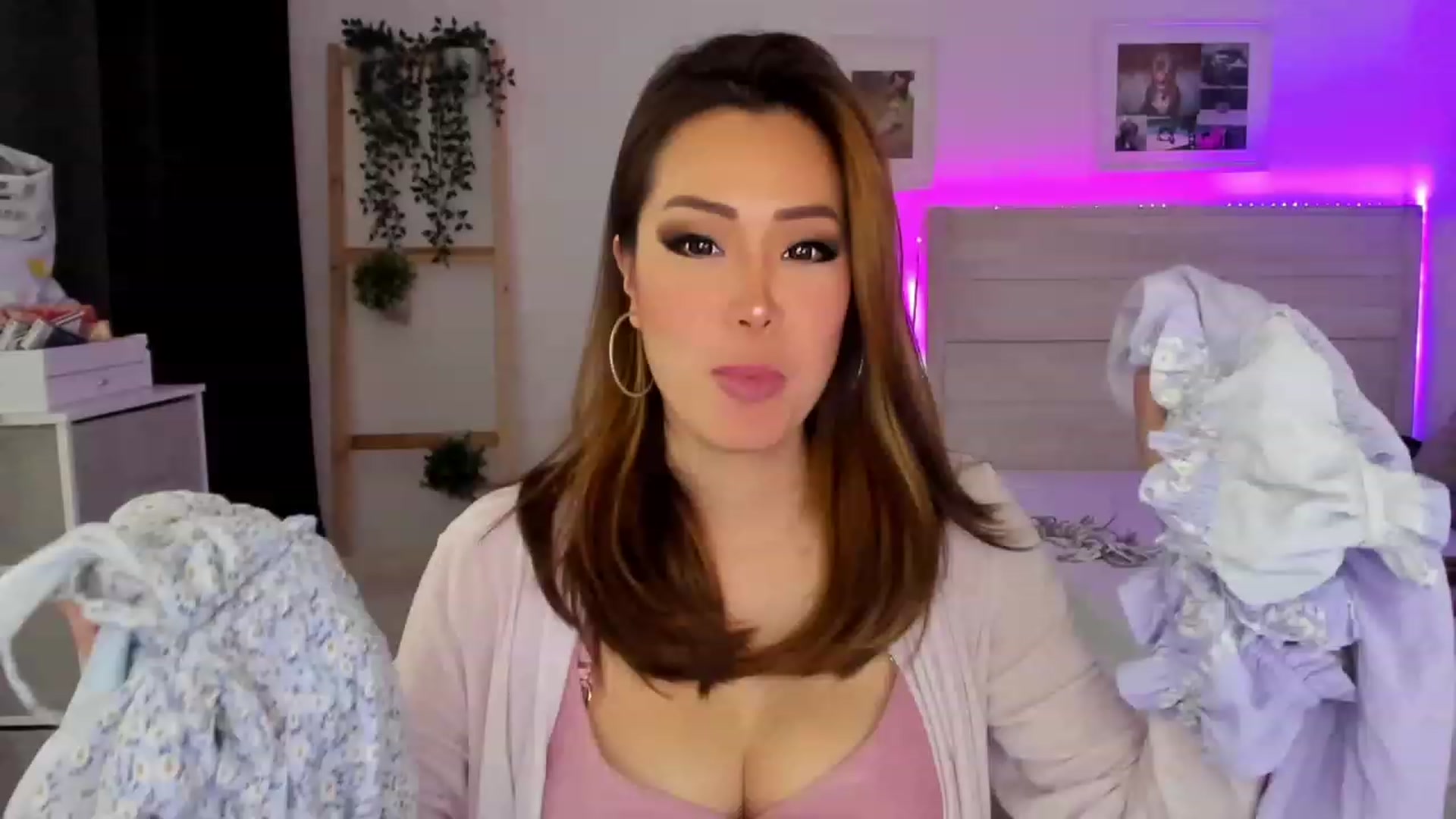 Gallery image thumbnail from Bunni_'s myfreecams stream on, 11/19/2022, 06:56 image 1 of 20