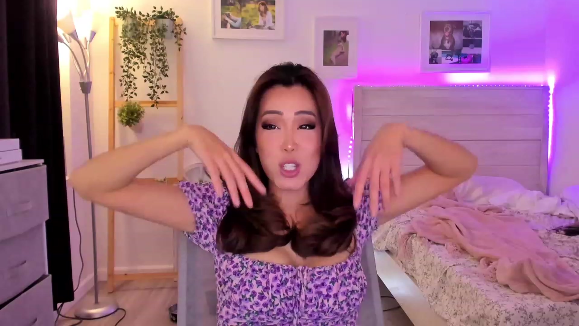 Gallery image thumbnail from Bunni_'s myfreecams stream on, 12/04/2022, 07:13 image 6 of 20