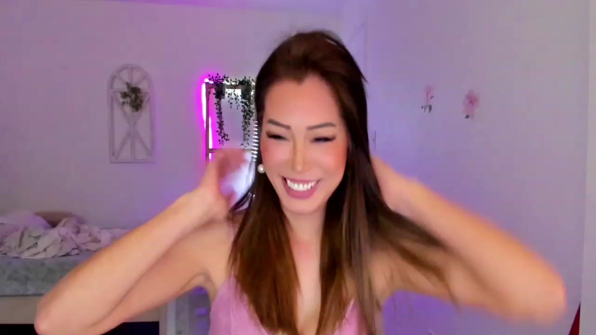 Gallery image thumbnail from Bunni_'s myfreecams stream on, 02/06/2023, 07:10 image 18 of 20