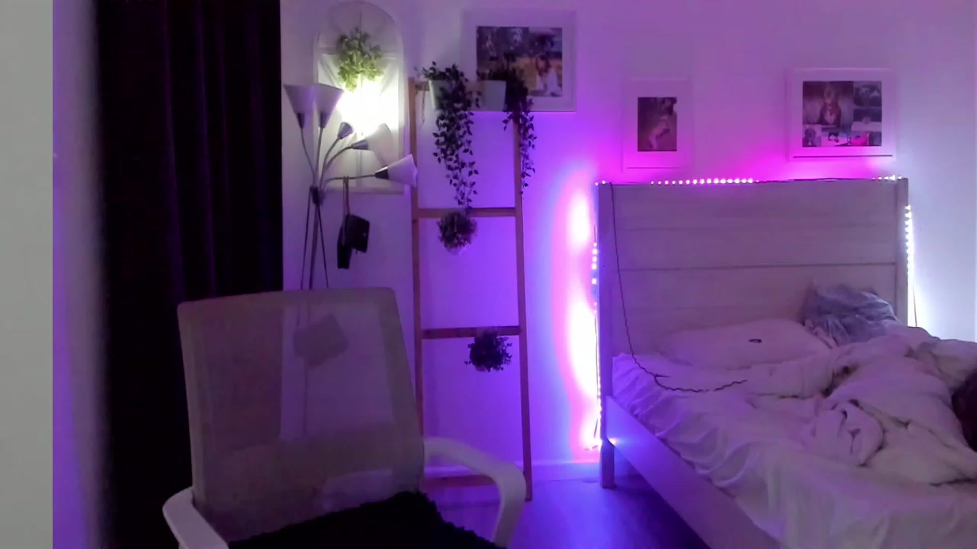 Gallery image thumbnail from Bunni_'s myfreecams stream on, 04/04/2023, 07:03 image 2 of 20