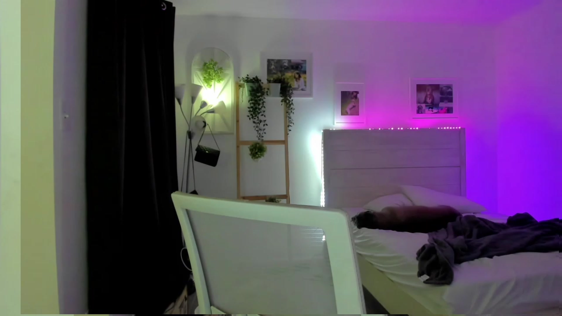 Gallery image thumbnail from Bunni_'s myfreecams stream on, 04/09/2023, 06:54 image 12 of 20
