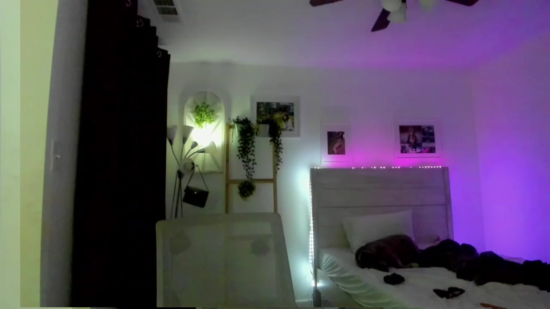 Gallery image thumbnail from Bunni_'s myfreecams stream on, 04/10/2023, 07:56 image 19 of 20
