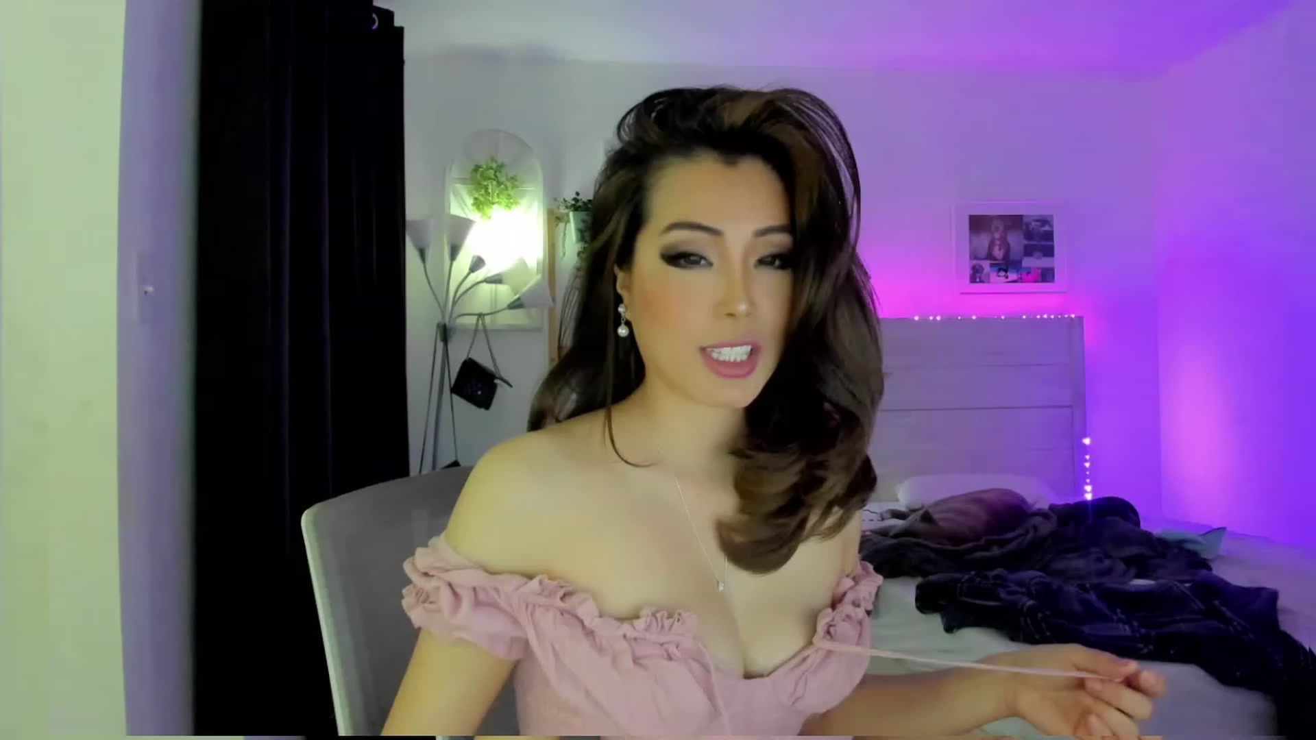 Gallery image thumbnail from Bunni_'s myfreecams stream on, 04/15/2023, 07:39 image 5 of 20