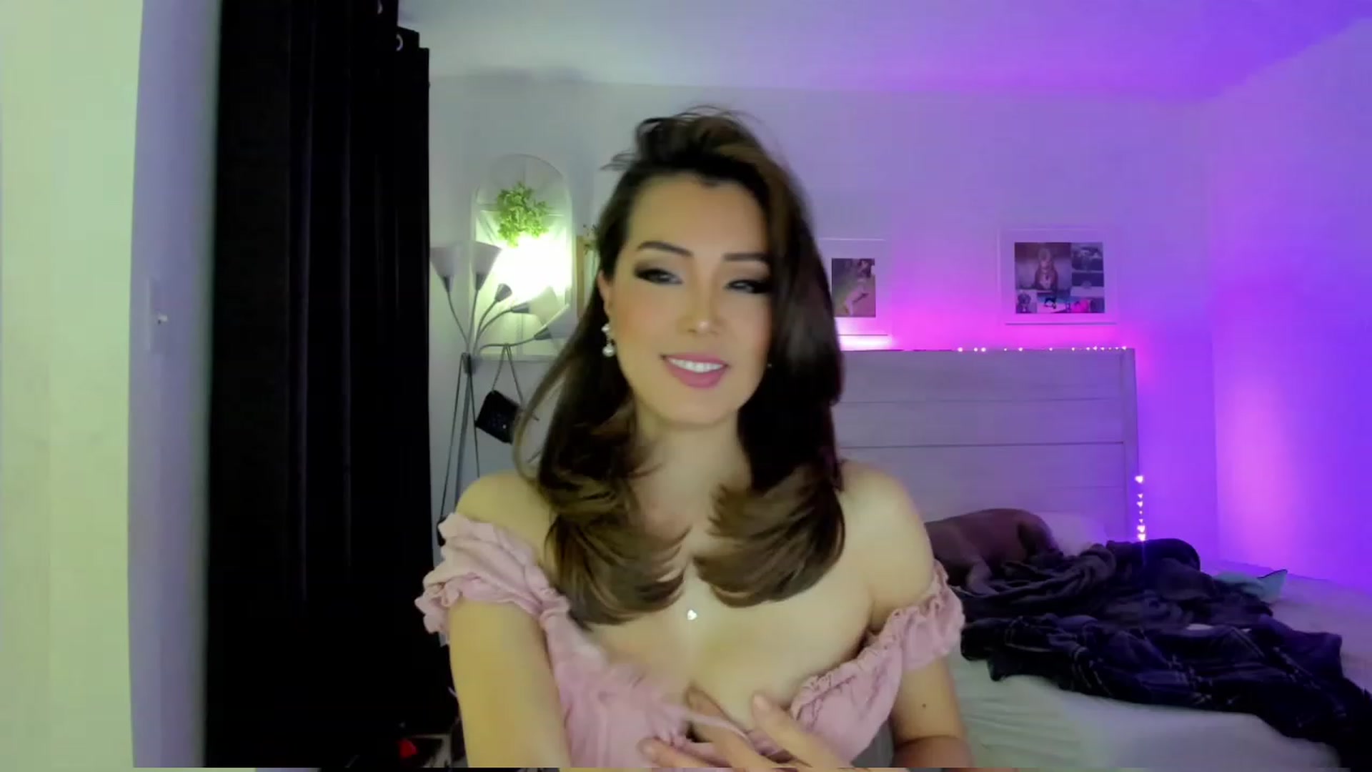 Gallery image thumbnail from Bunni_'s myfreecams stream on, 04/15/2023, 07:39 image 7 of 20