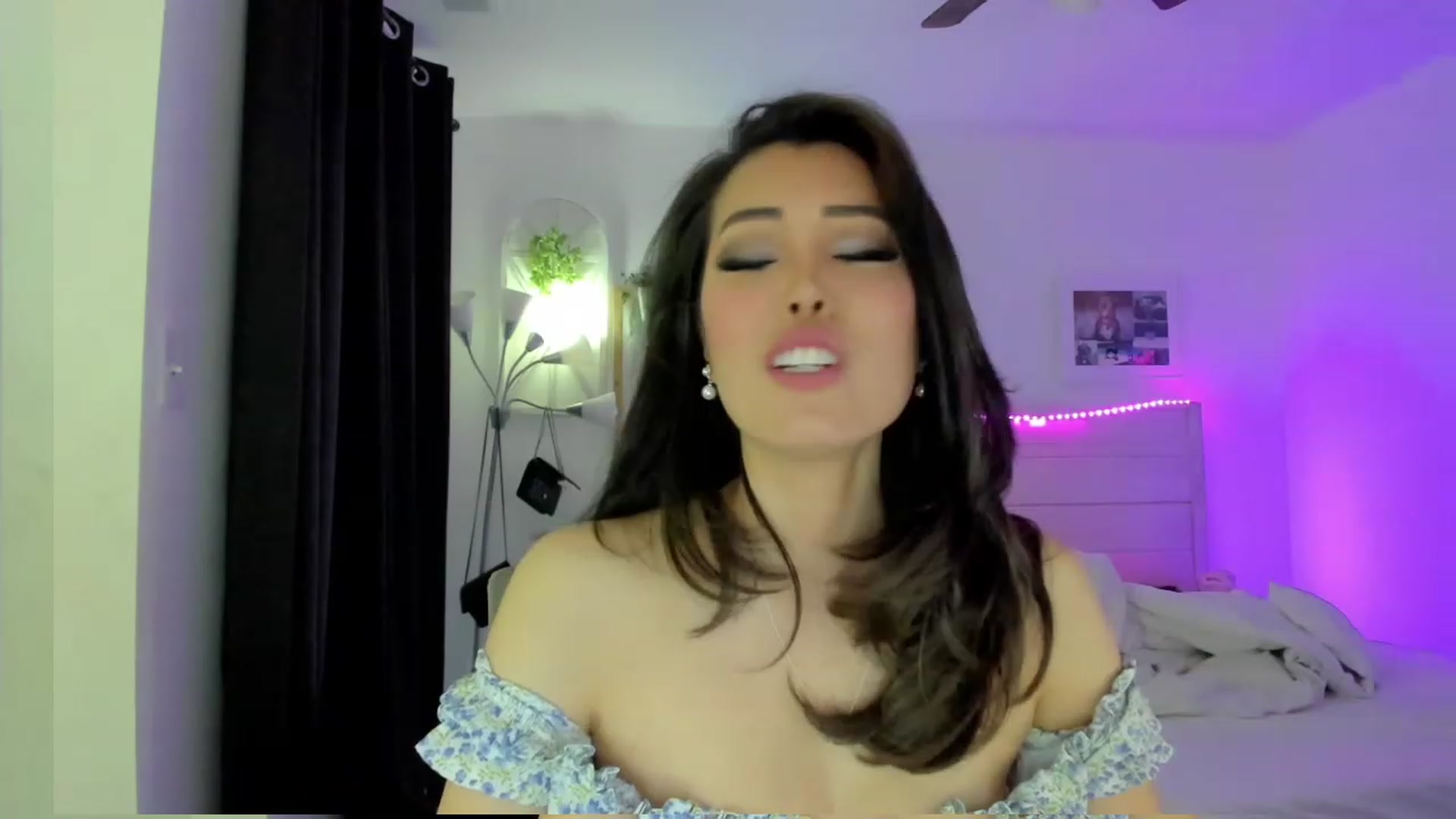 Gallery image thumbnail from Bunni_'s myfreecams stream on, 04/20/2023, 06:25 image 7 of 20