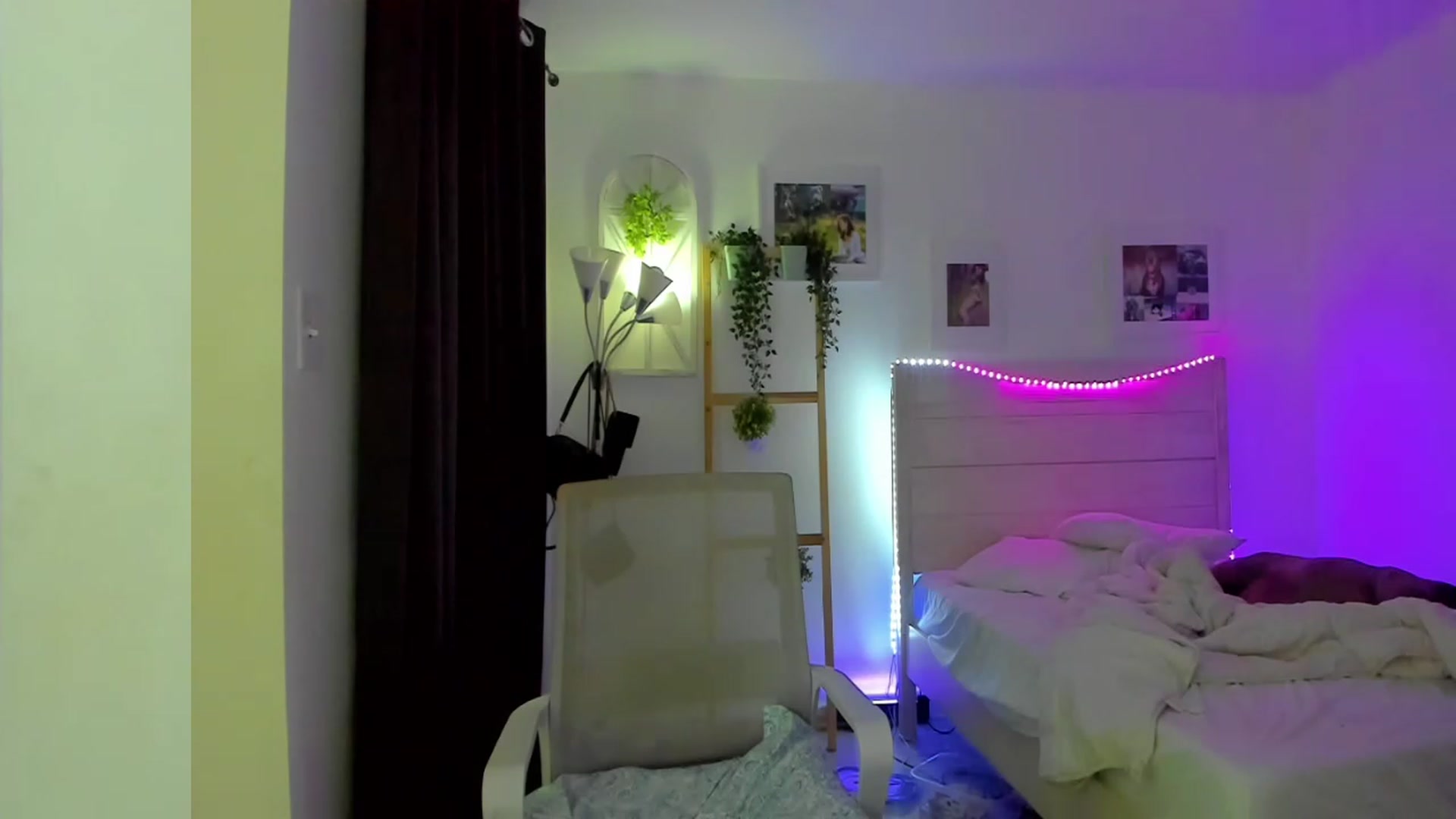 Gallery image thumbnail from Bunni_'s myfreecams stream on, 04/23/2023, 07:31 image 6 of 20