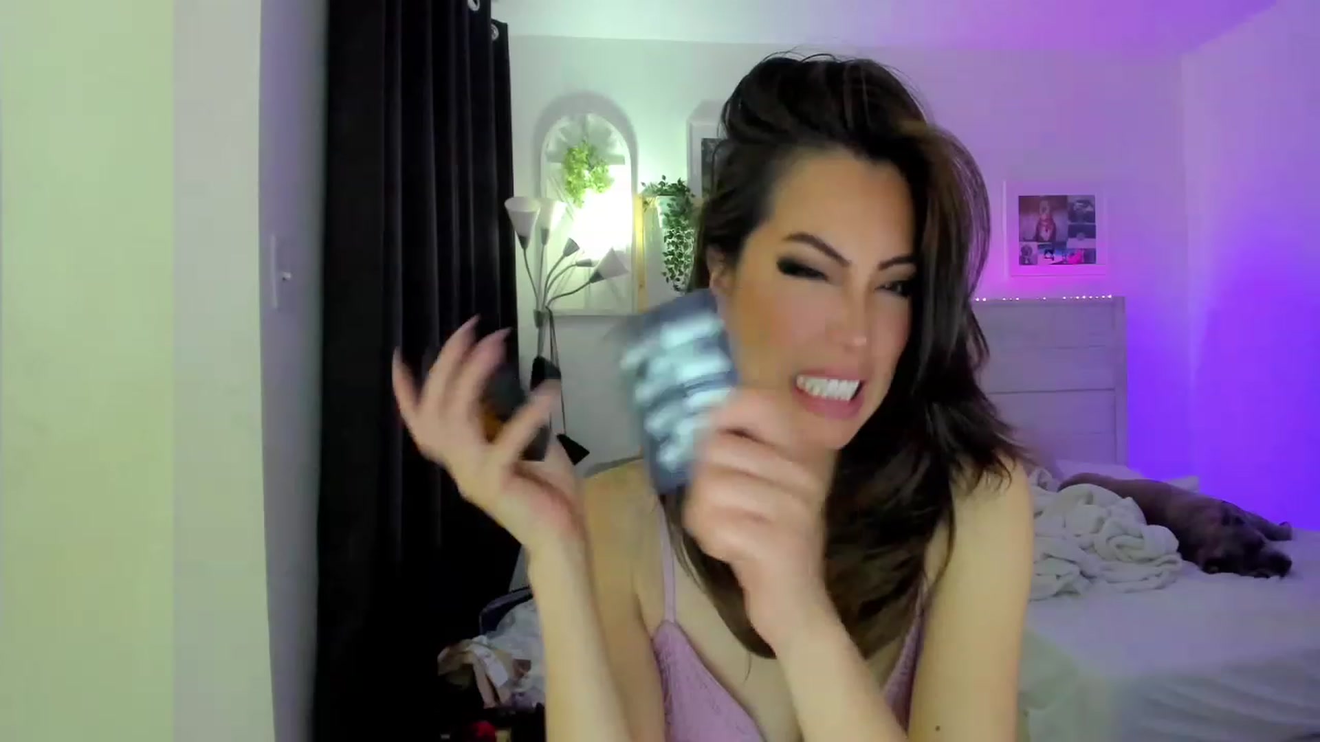 Gallery image thumbnail from Bunni_'s myfreecams stream on, 05/07/2023, 06:06 image 15 of 20