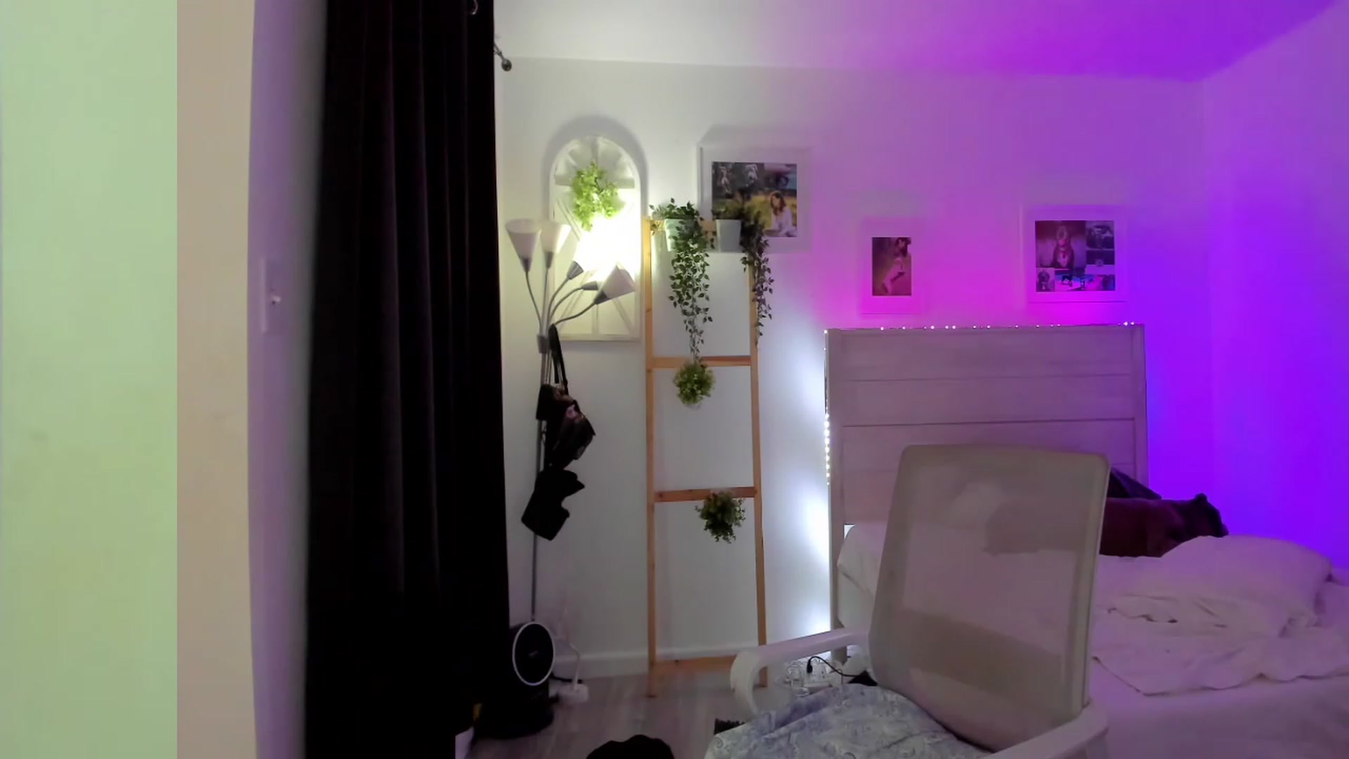 Gallery image thumbnail from Bunni_'s myfreecams stream on, 05/14/2023, 07:21 image 7 of 20