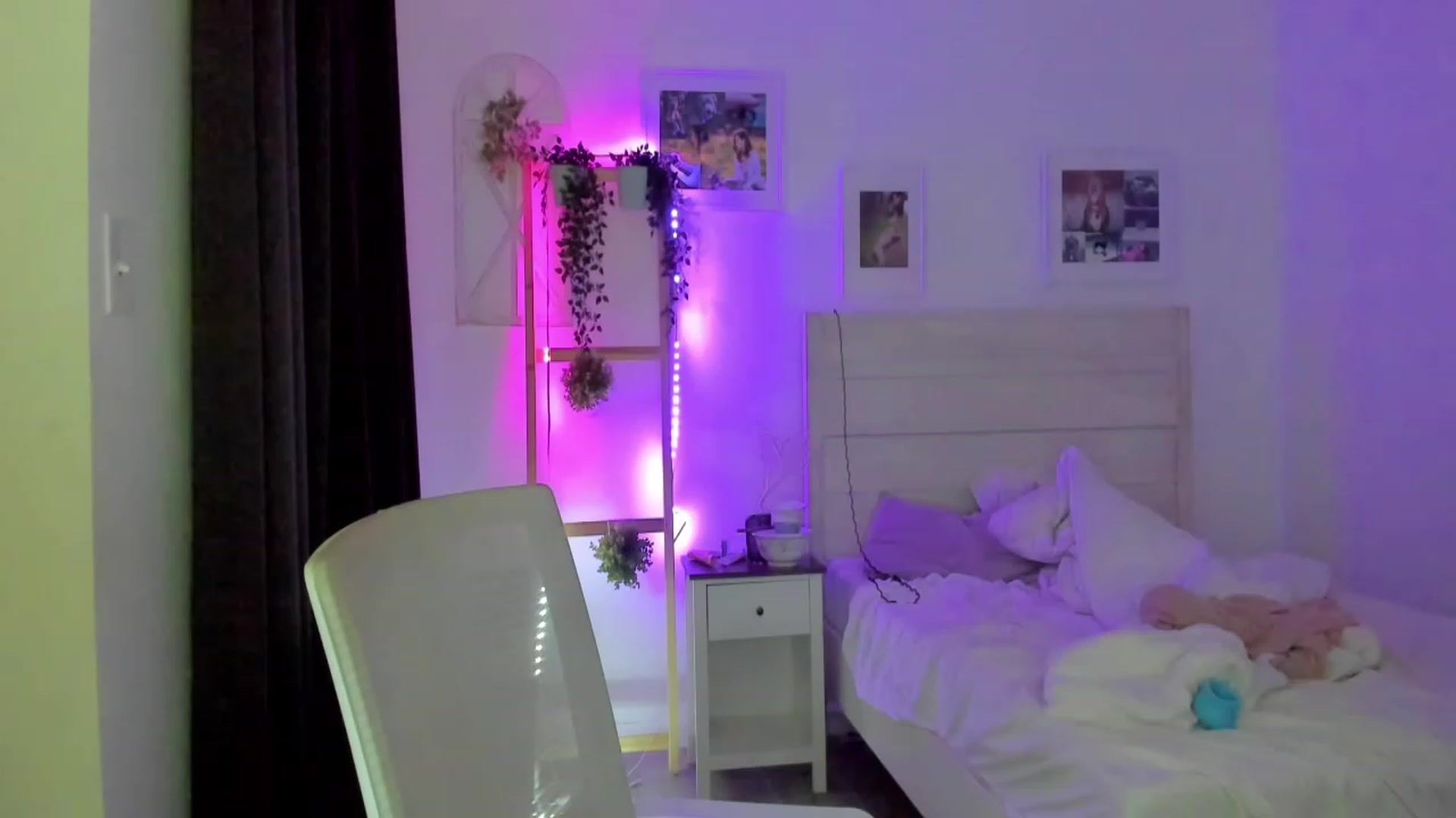 Gallery image thumbnail from Bunni_'s myfreecams stream on, 06/08/2023, 06:12 image 2 of 20