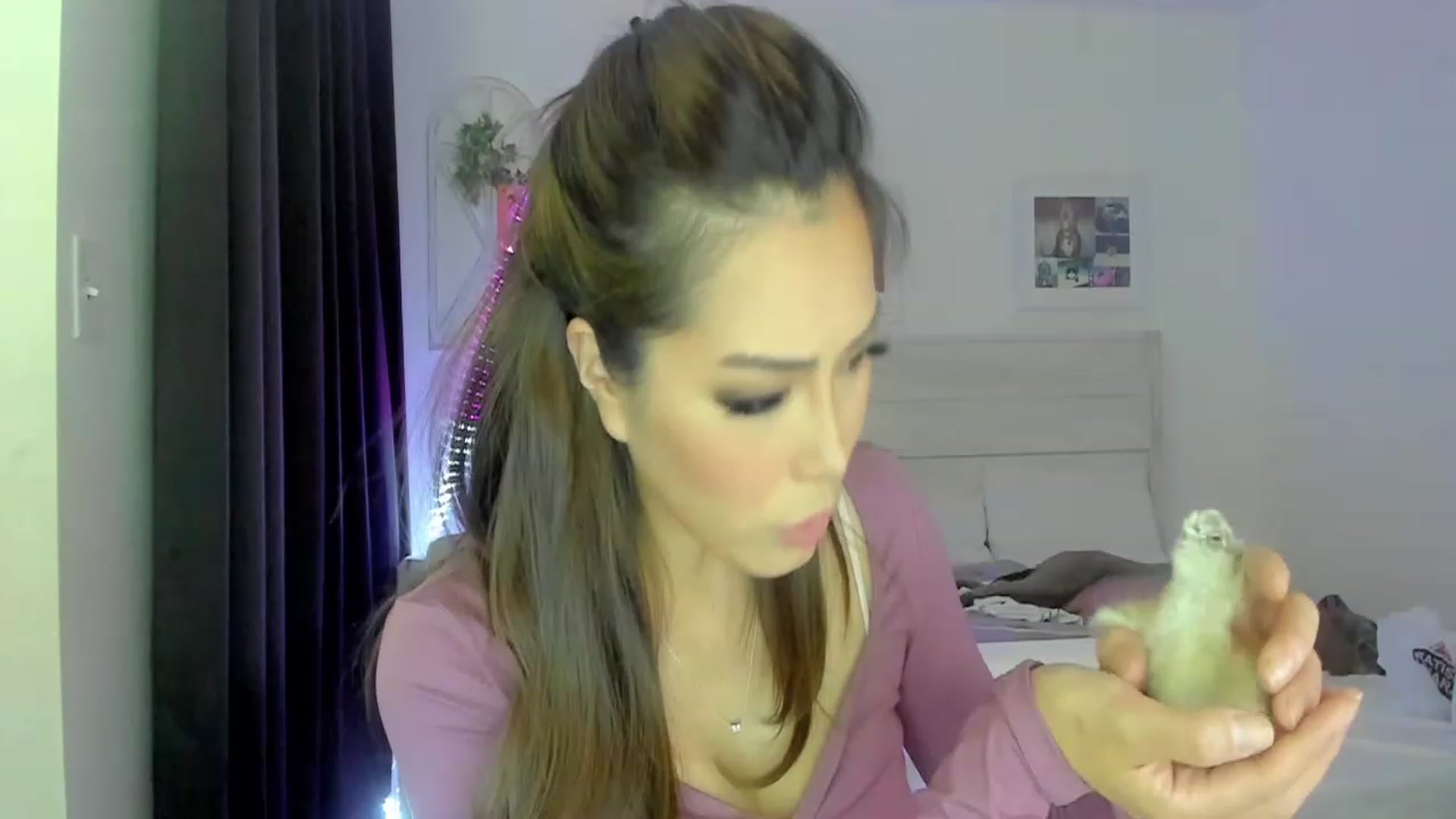 Gallery image thumbnail from Bunni_'s myfreecams stream on, 06/17/2023, 07:14 image 12 of 20