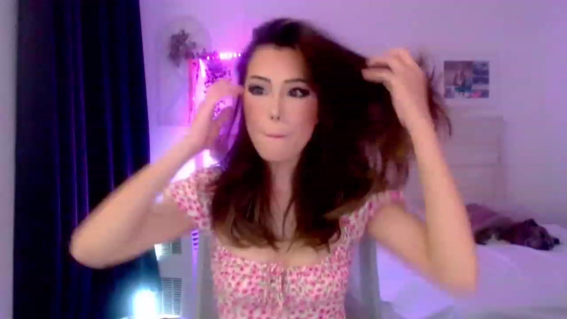 Gallery image thumbnail from Bunni_'s myfreecams stream on, 06/20/2023, 07:43 image 3 of 20