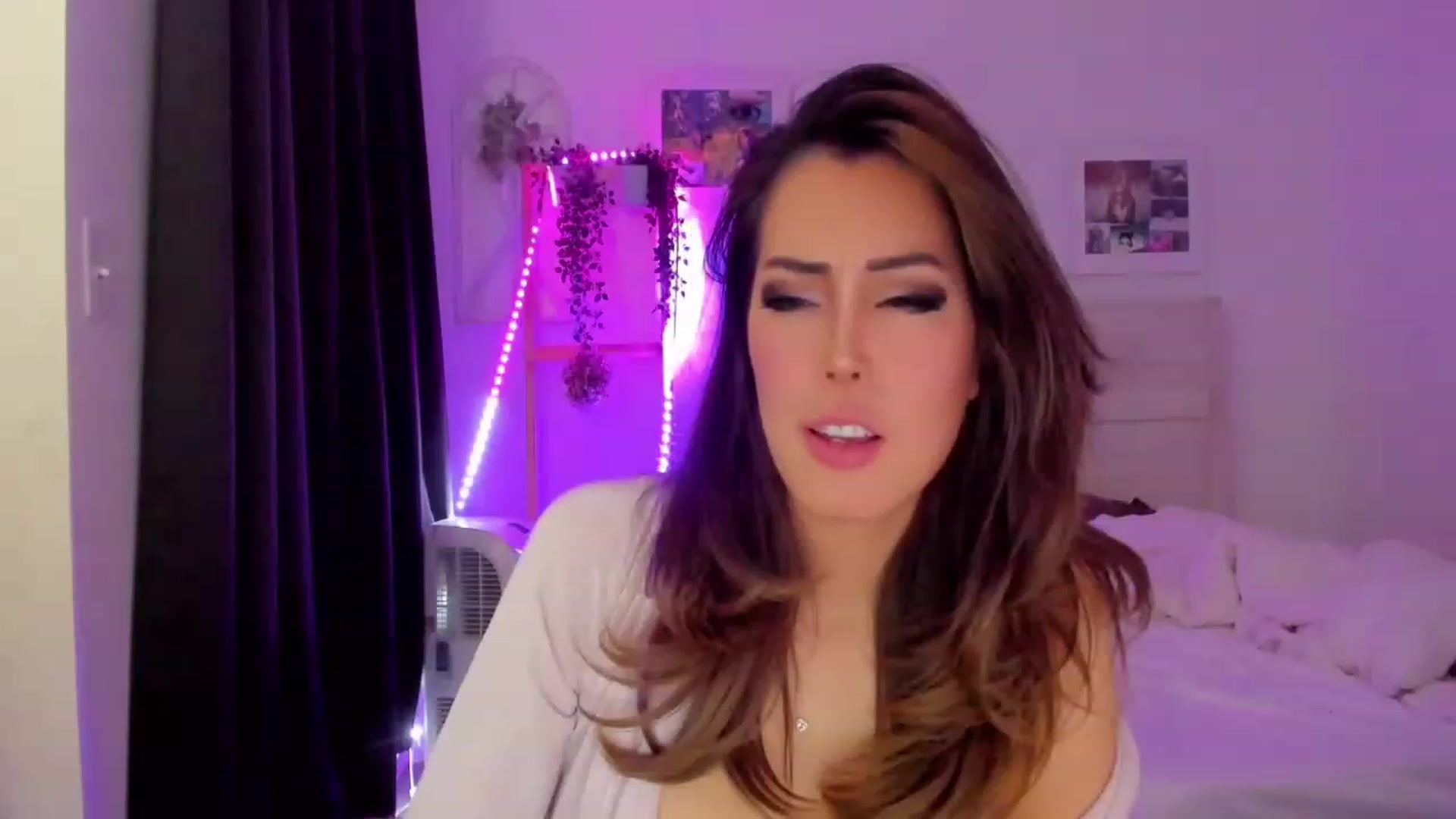Gallery image thumbnail from Bunni_'s myfreecams stream on, 06/21/2023, 06:30 image 19 of 20
