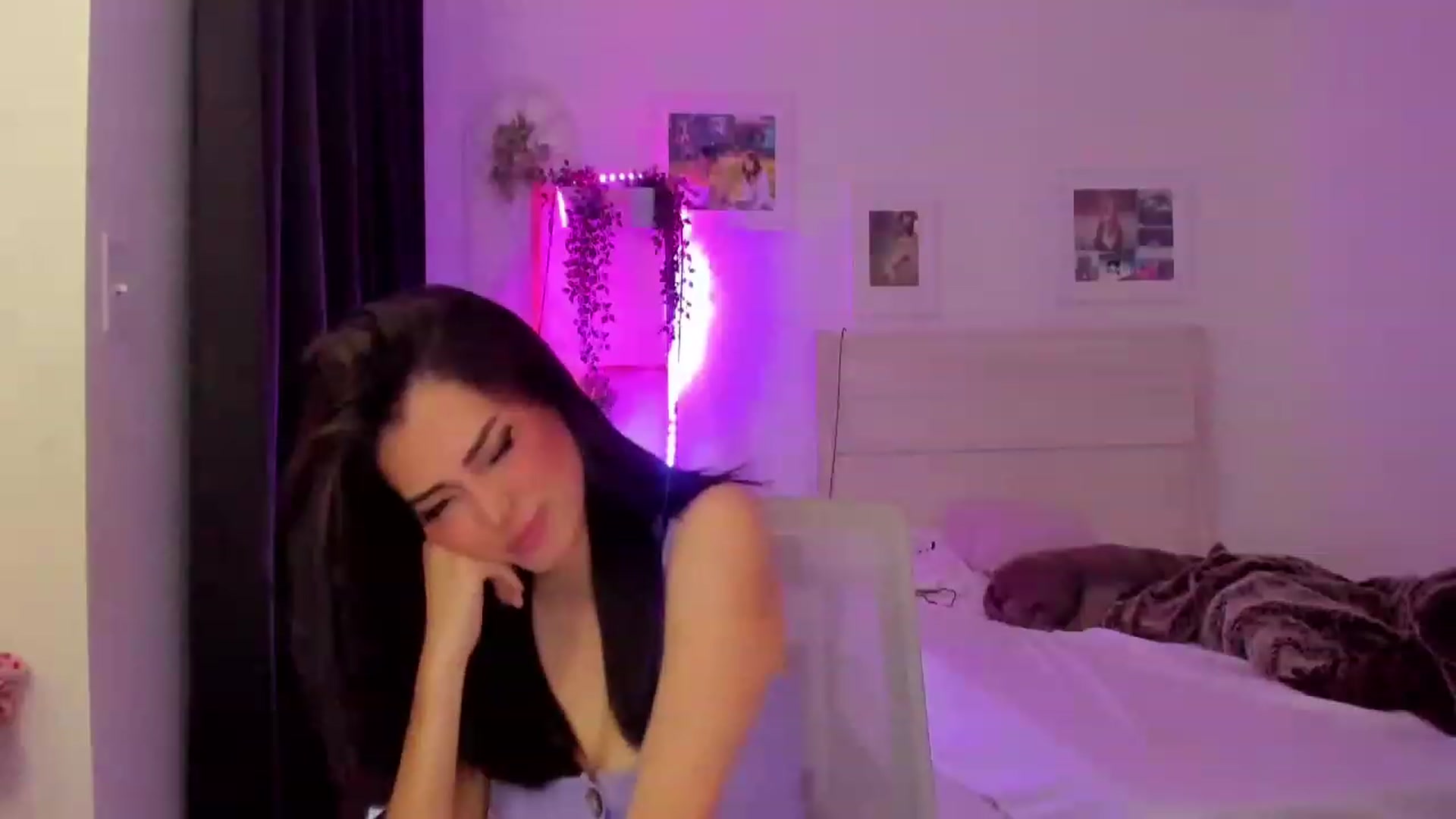 Gallery image thumbnail from Bunni_'s myfreecams stream on, 06/24/2023, 07:19 image 19 of 20