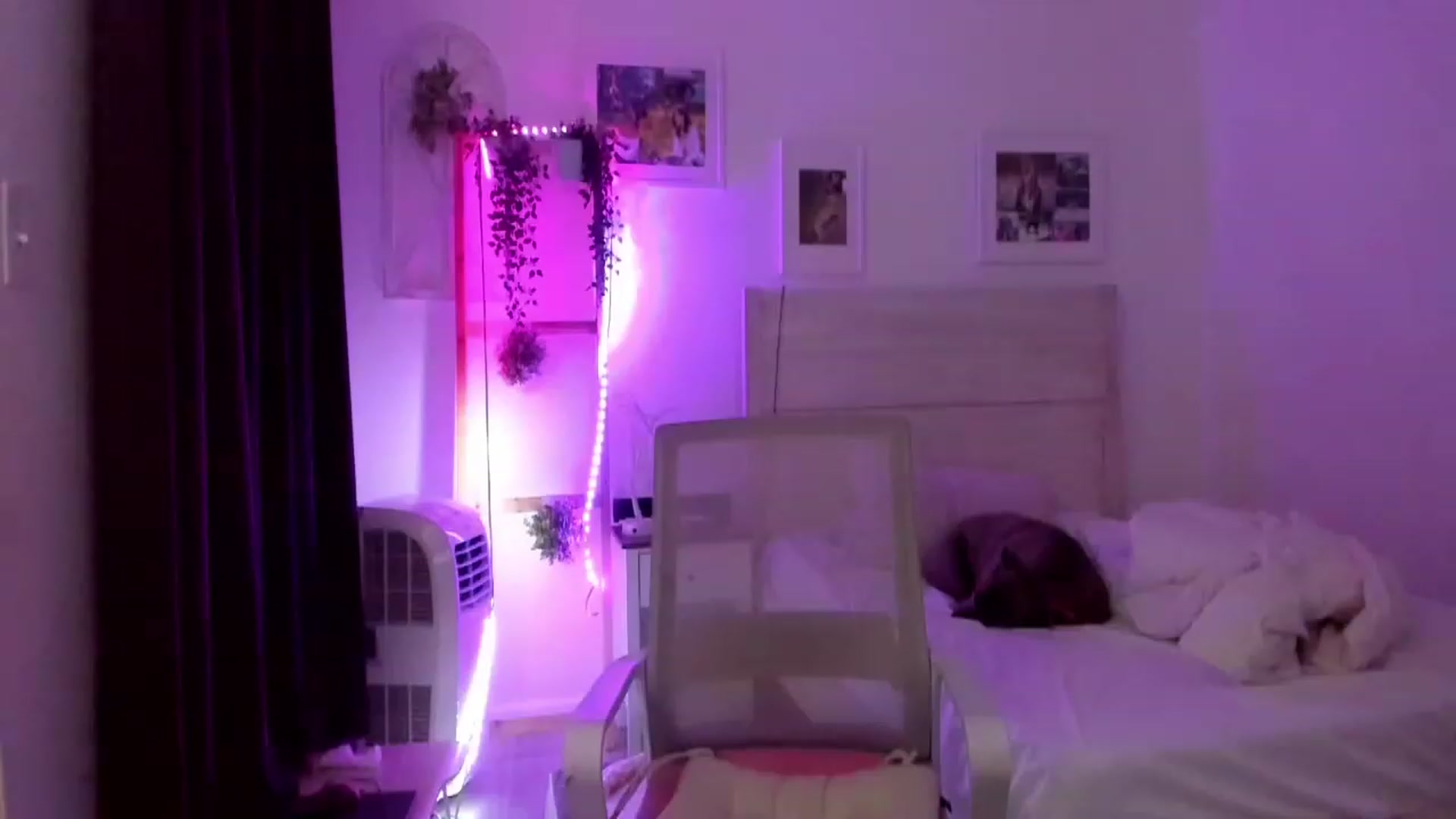 Gallery image thumbnail from Bunni_'s myfreecams stream on, 06/30/2023, 07:08 image 3 of 20