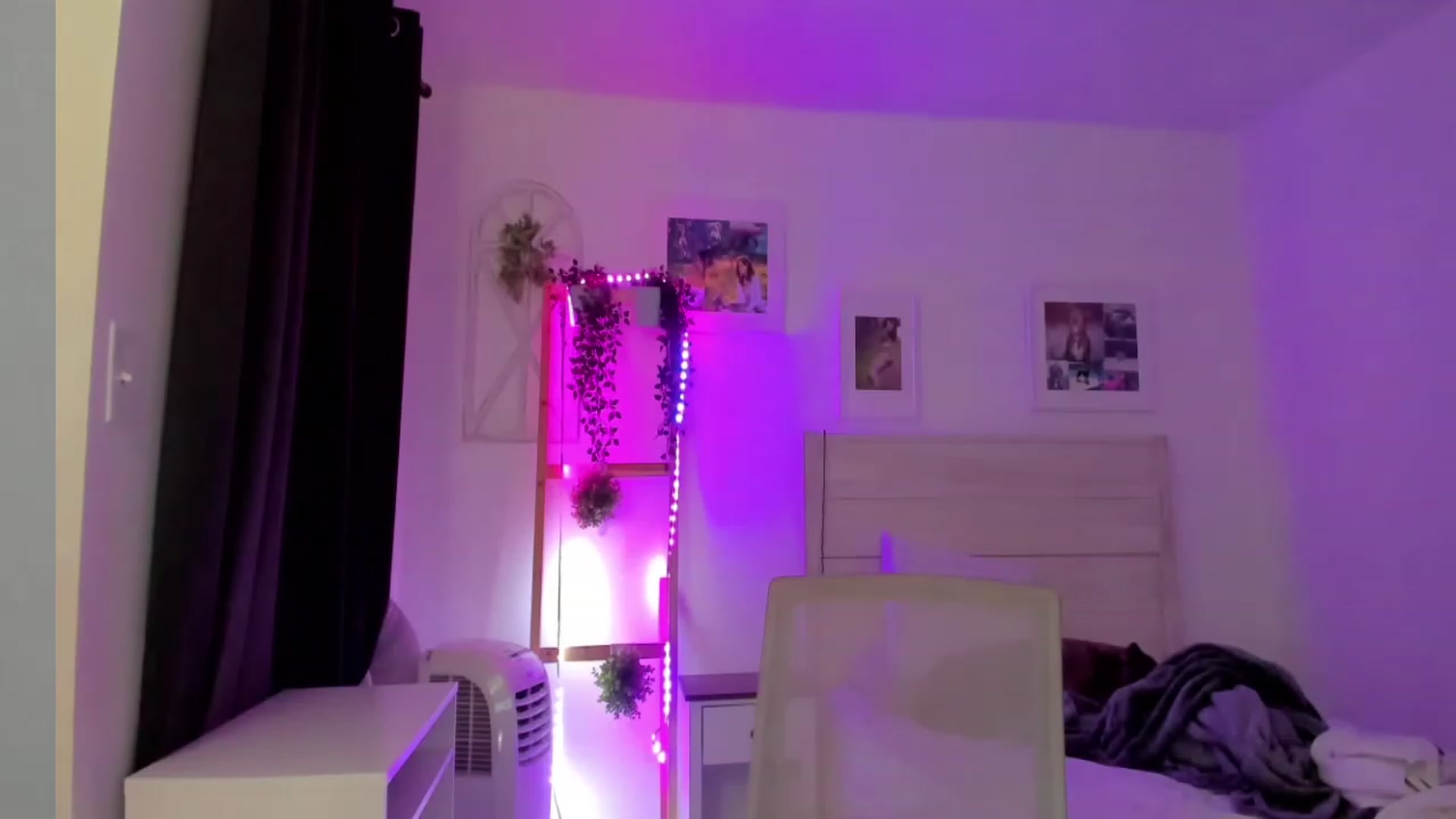 Gallery image thumbnail from Bunni_'s myfreecams stream on, 07/06/2023, 05:50 image 3 of 20