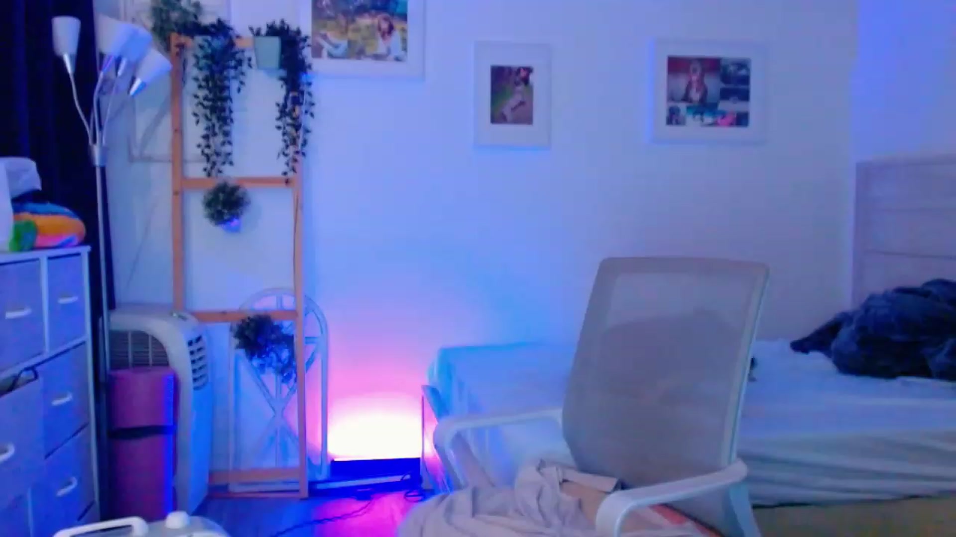 Gallery image thumbnail from Bunni_'s myfreecams stream on, 08/06/2023, 06:22 image 10 of 20