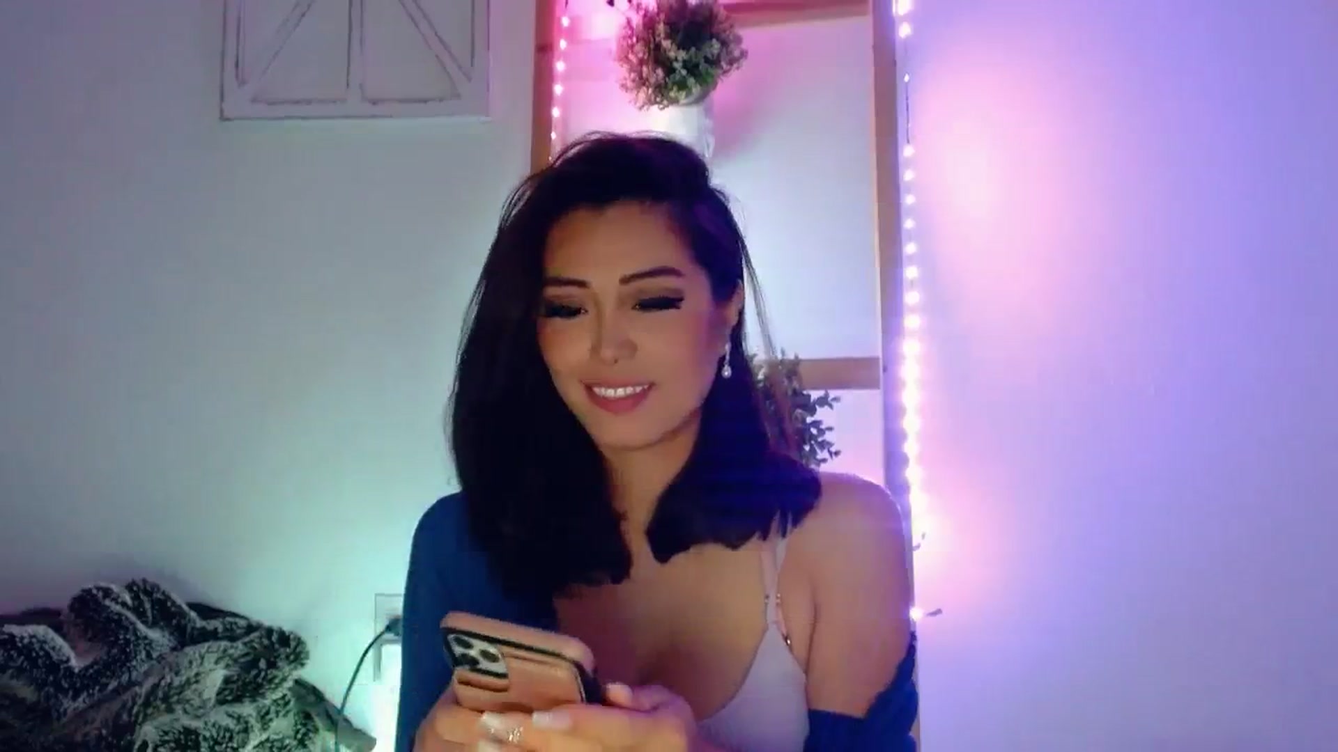 Gallery image thumbnail from Bunni_'s myfreecams stream on, 08/16/2023, 07:12 image 8 of 20