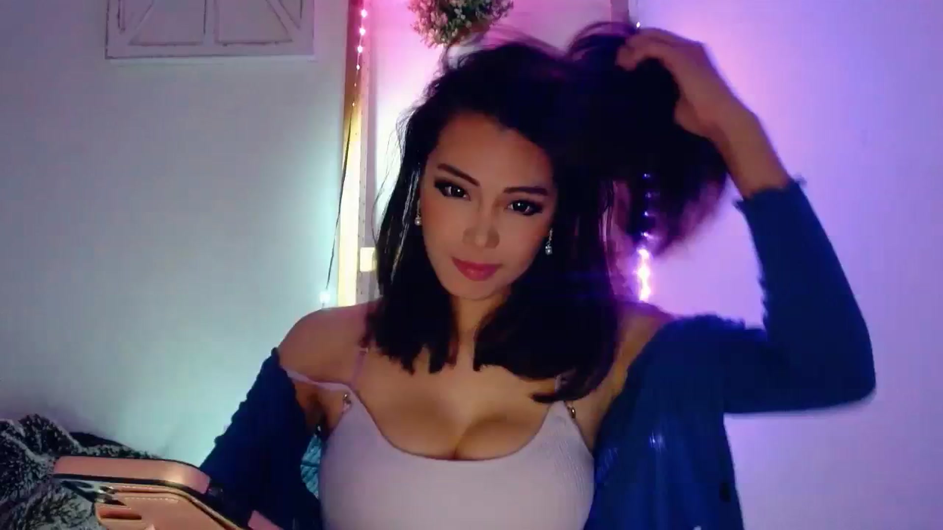 Gallery image thumbnail from Bunni_'s myfreecams stream on, 08/16/2023, 07:12 image 5 of 20
