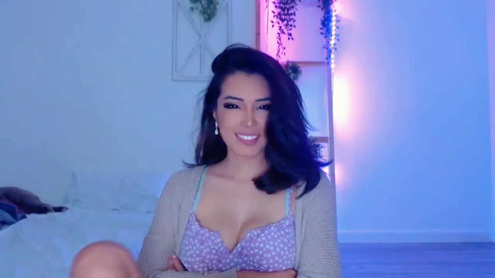 Gallery image thumbnail from Bunni_'s myfreecams stream on, 08/18/2023, 06:42 image 18 of 20
