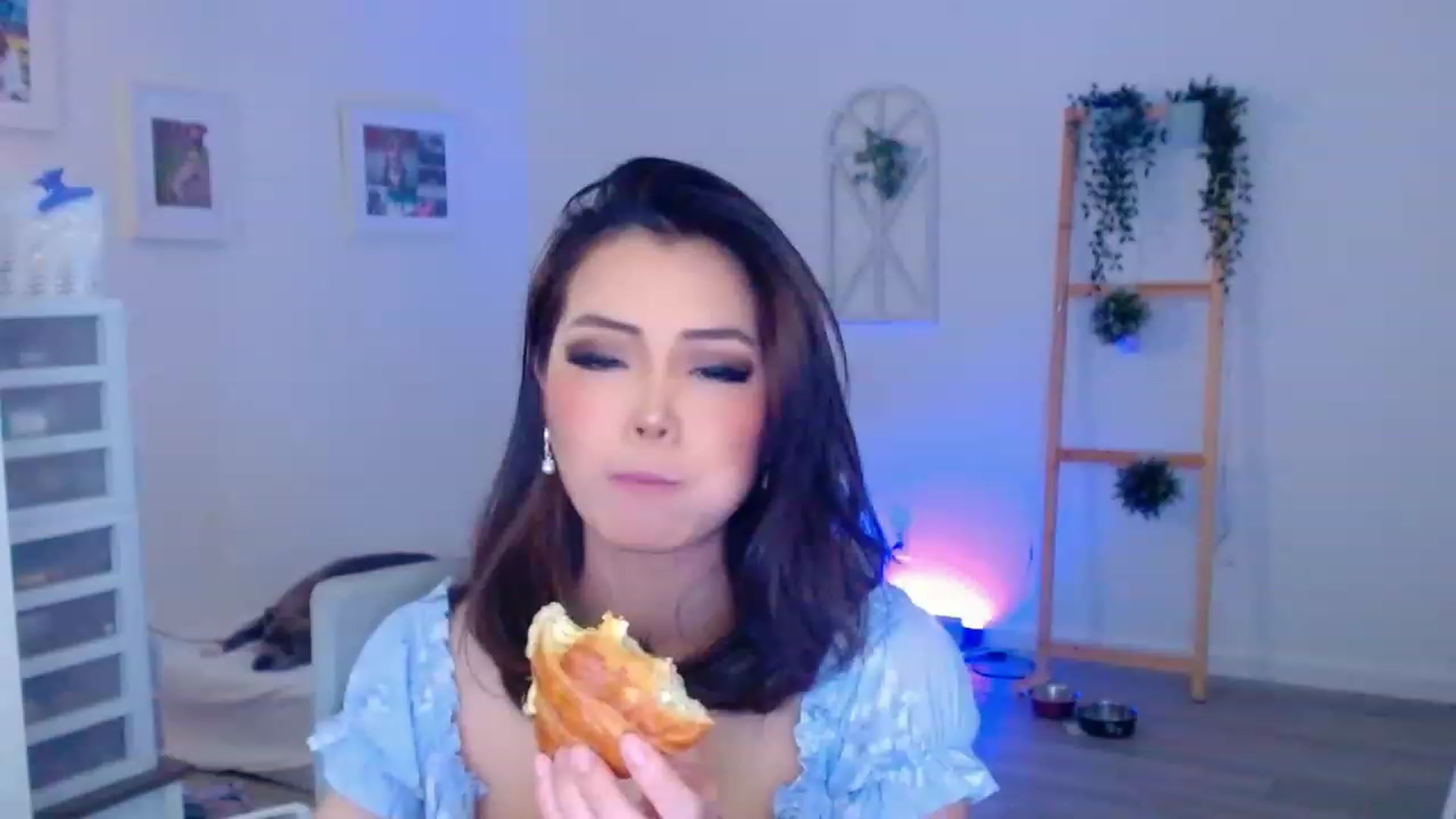 Gallery image thumbnail from Bunni_'s myfreecams stream on, 08/21/2023, 07:37 image 2 of 20