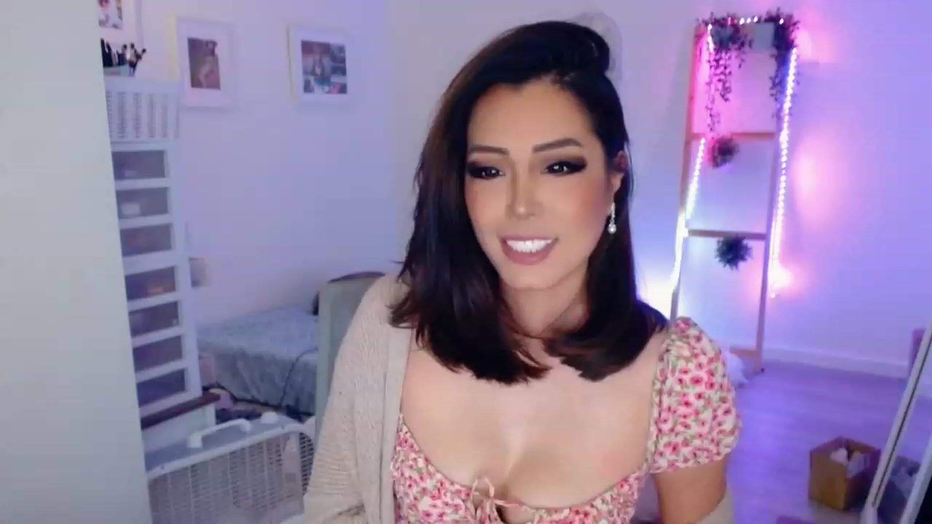 Gallery image thumbnail from Bunni_'s myfreecams stream on, 08/22/2023, 06:41 image 11 of 20