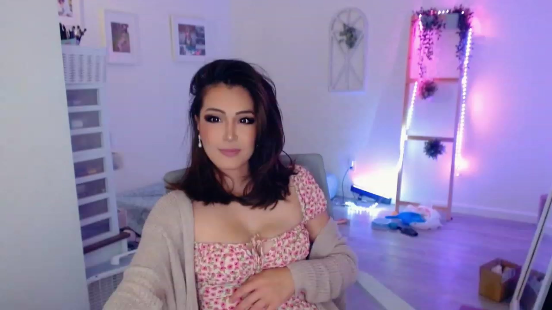 Gallery image thumbnail from Bunni_'s myfreecams stream on, 08/22/2023, 06:41 image 8 of 20